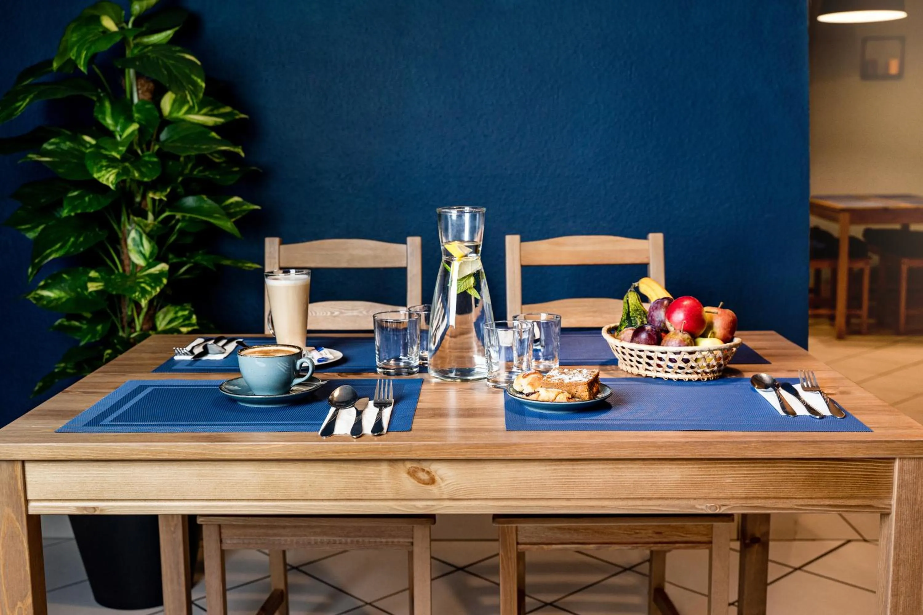 Restaurant/places to eat in Hotel Alf