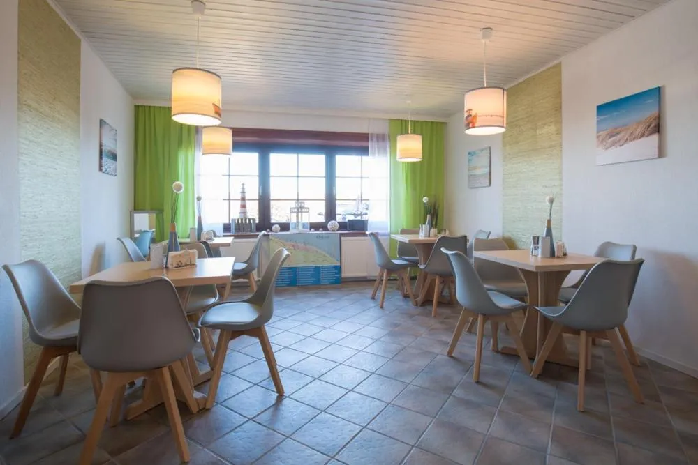 Restaurant/places to eat in Hotel Strandräuber