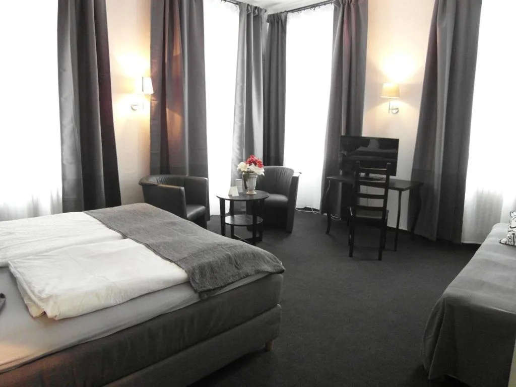 Bed in Hotel Frankfurter Hof