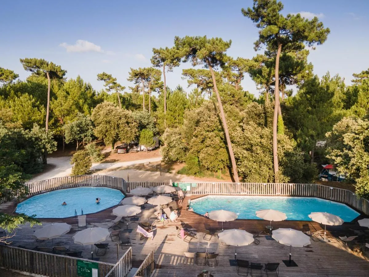 Swimming pool in Huttopia Oleron Les Pins
