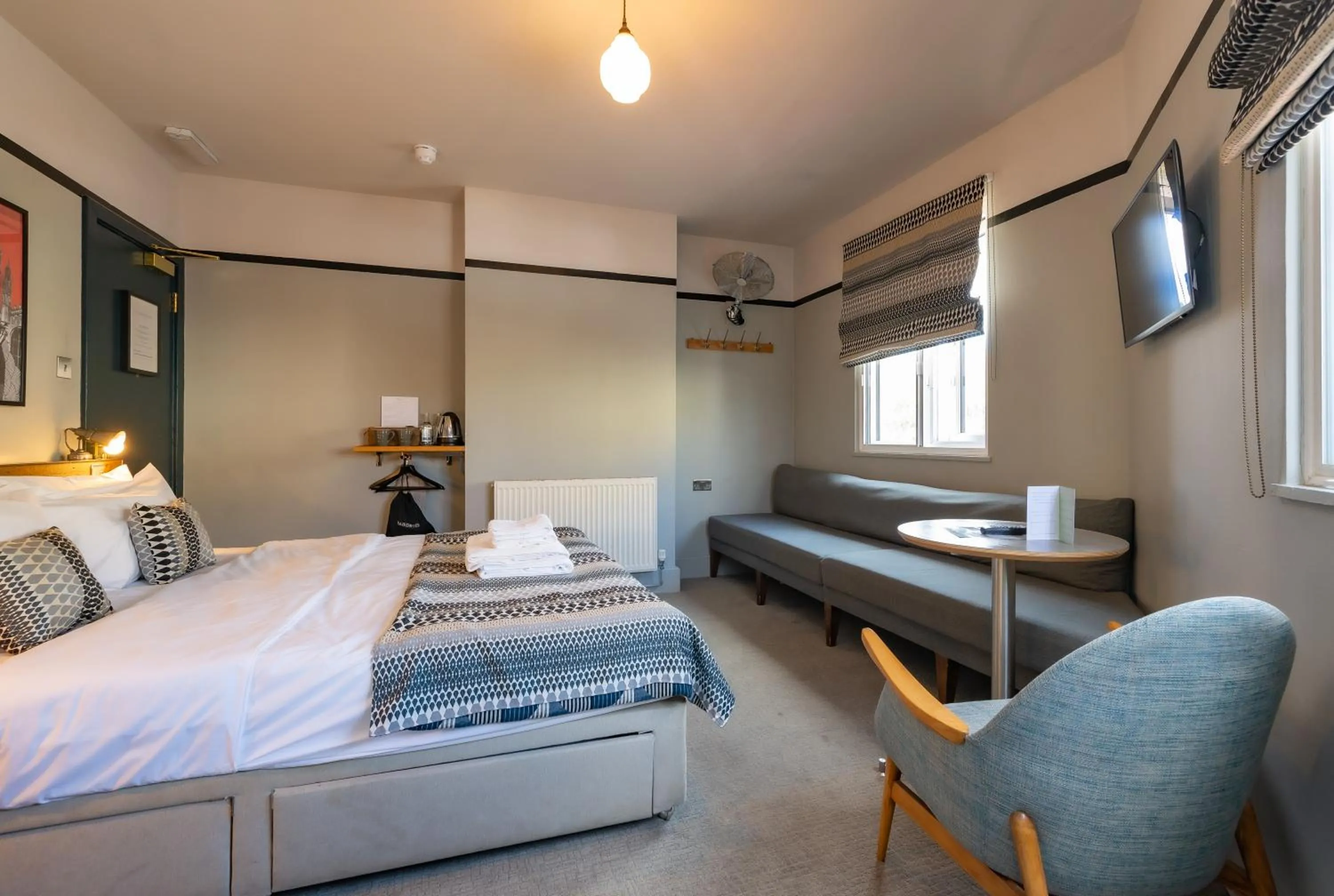 Bedroom, Bed in The Waterman