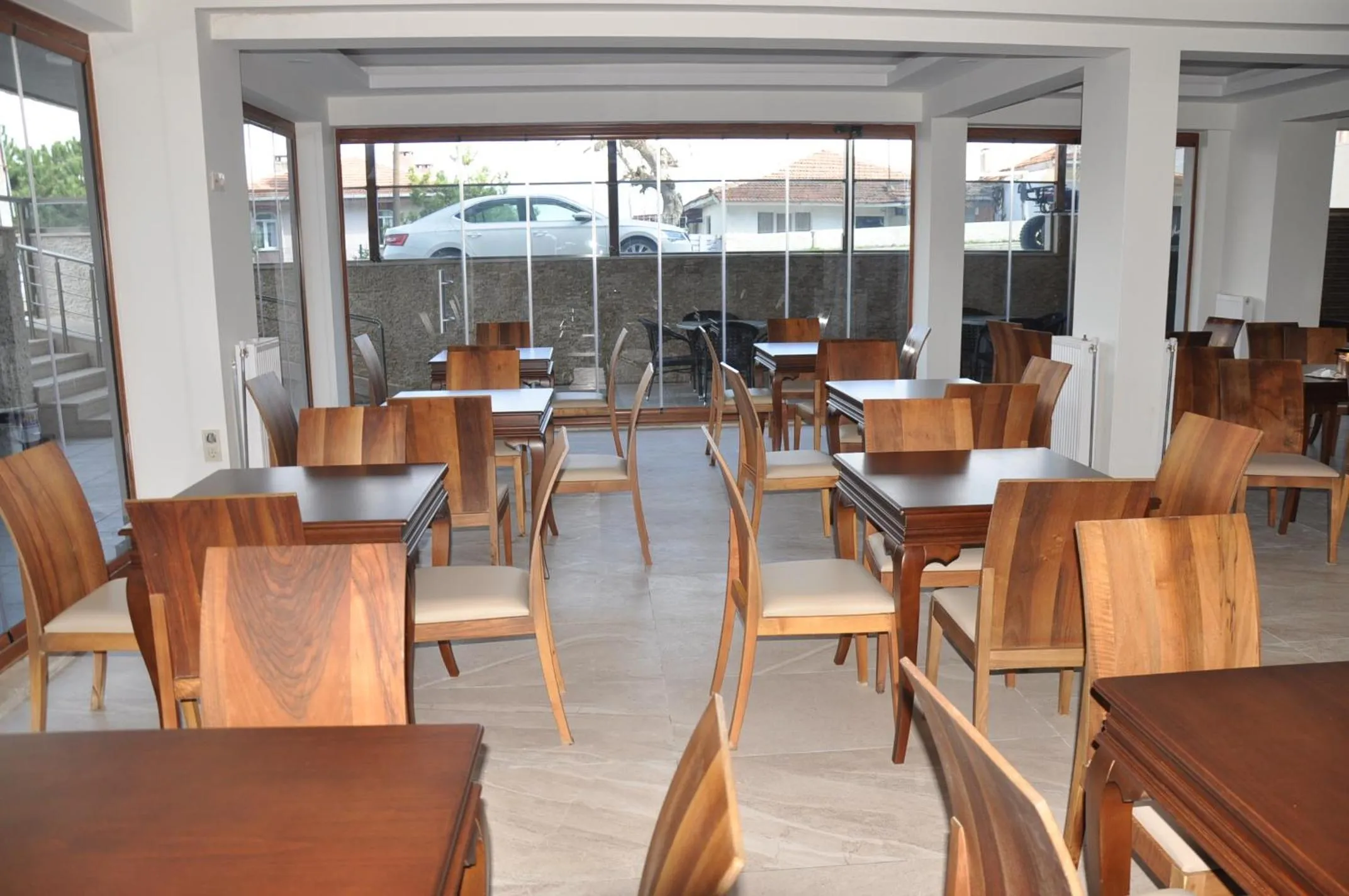 Restaurant/places to eat in Longoz Hotel