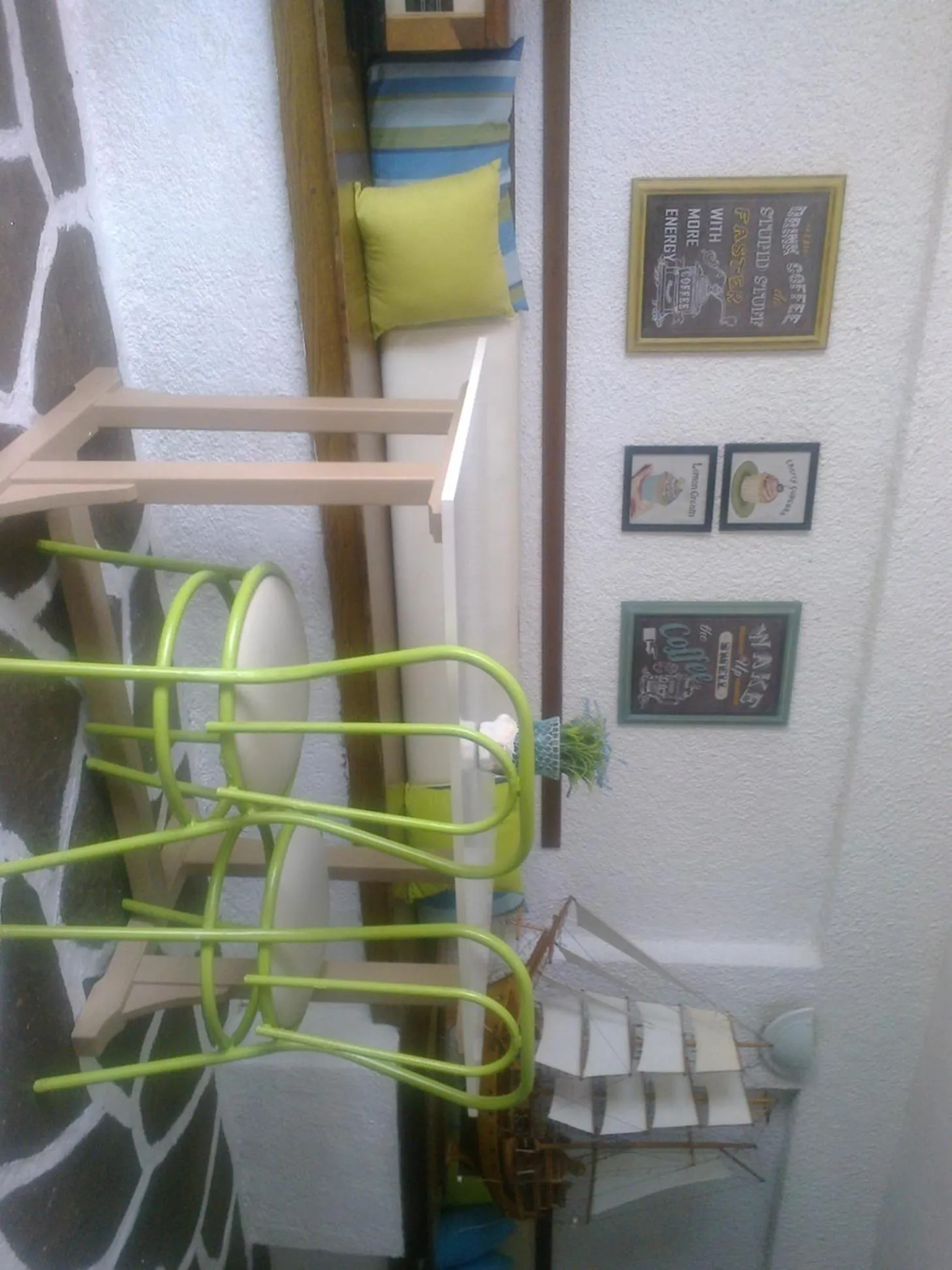 Library in Villa Belmar Self-Catered Apartments