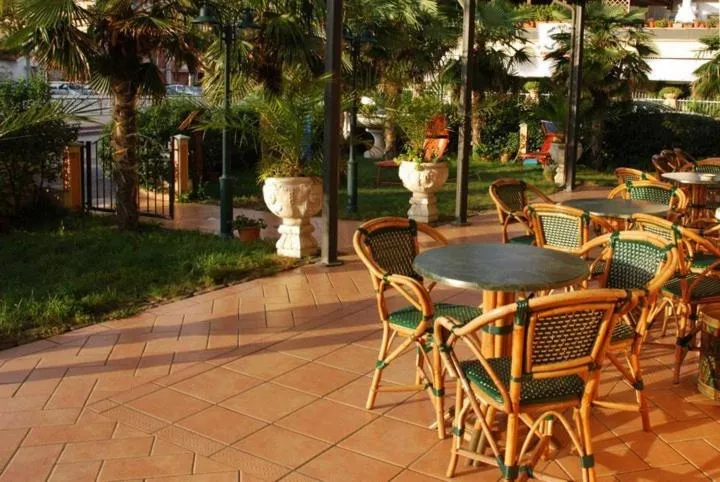 Garden in Hotel Residence Veliero