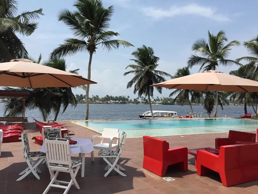 Swimming pool in Hotel Coucoue Lodge