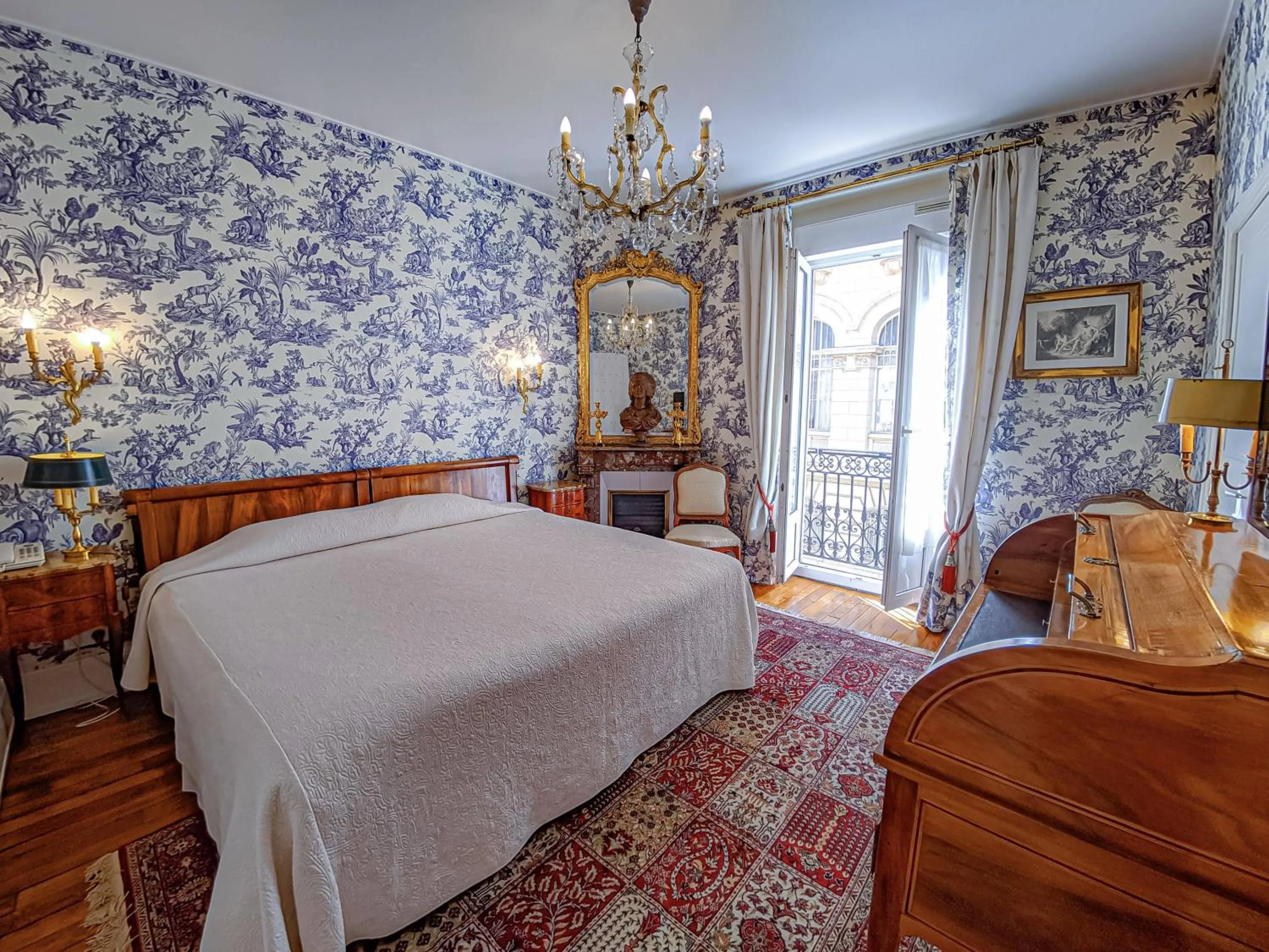 Photo of the whole room, Bed in Hôtel de l'Abeille