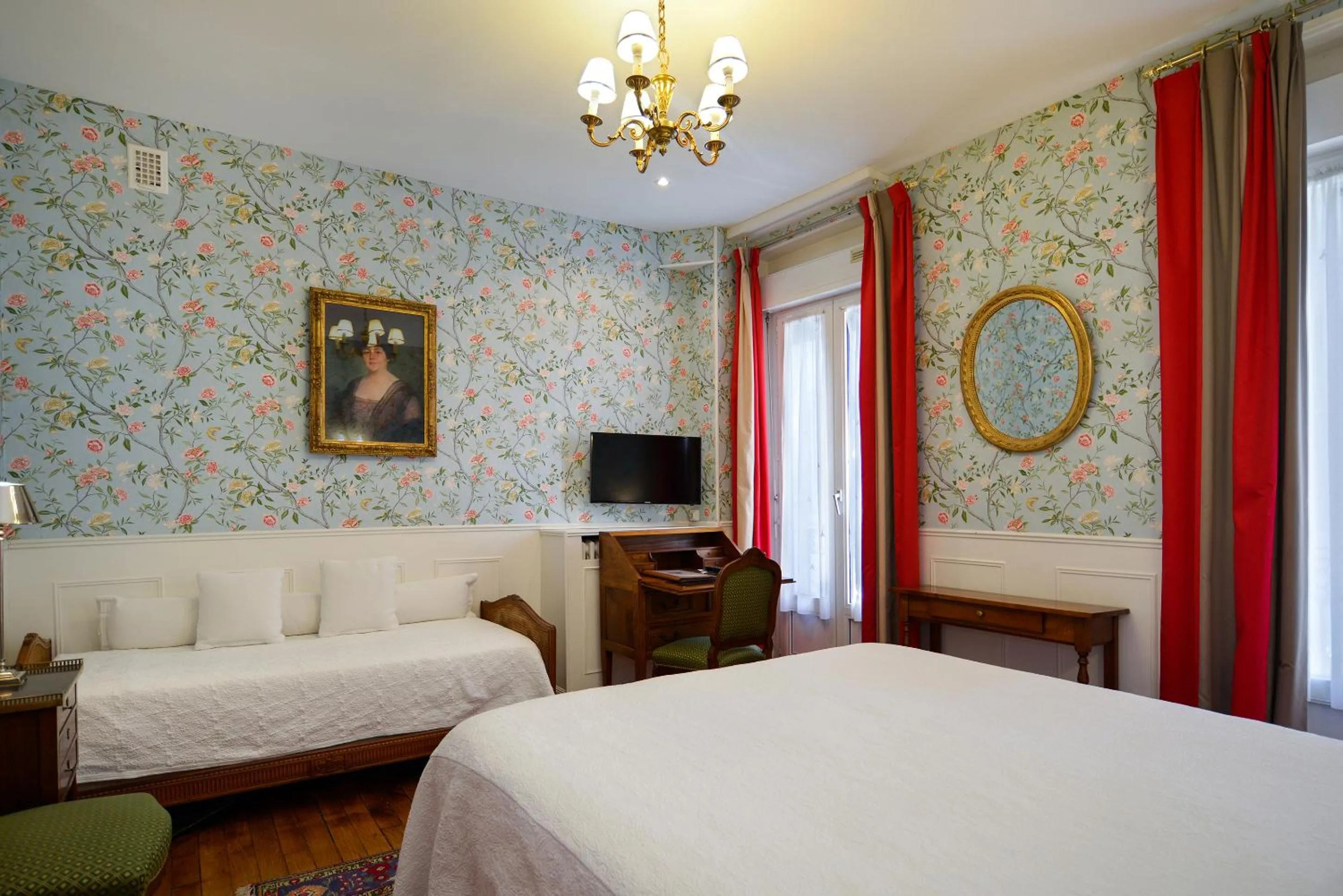 Bed in Hôtel de l'Abeille