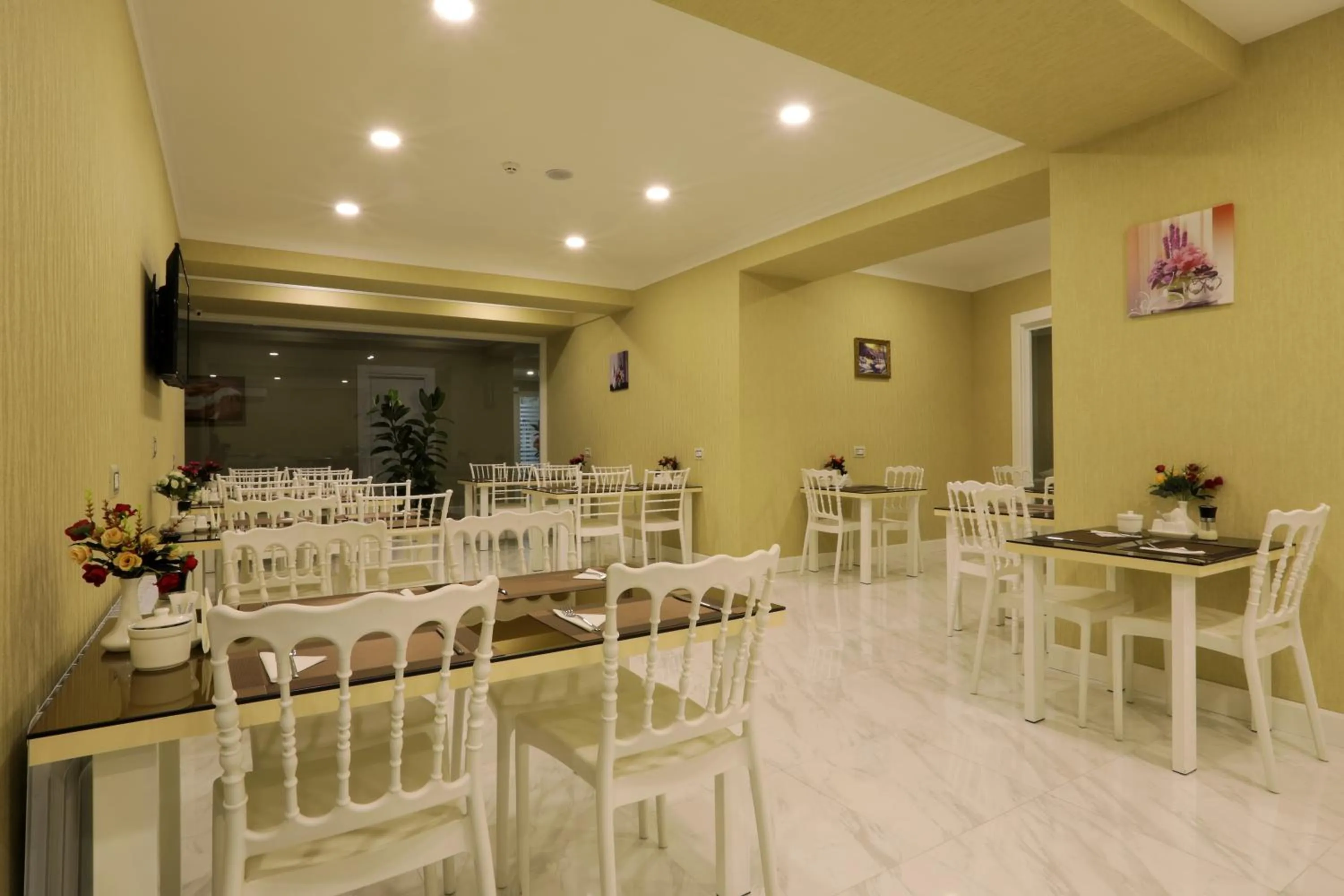 Dining area in Rusel Hotel