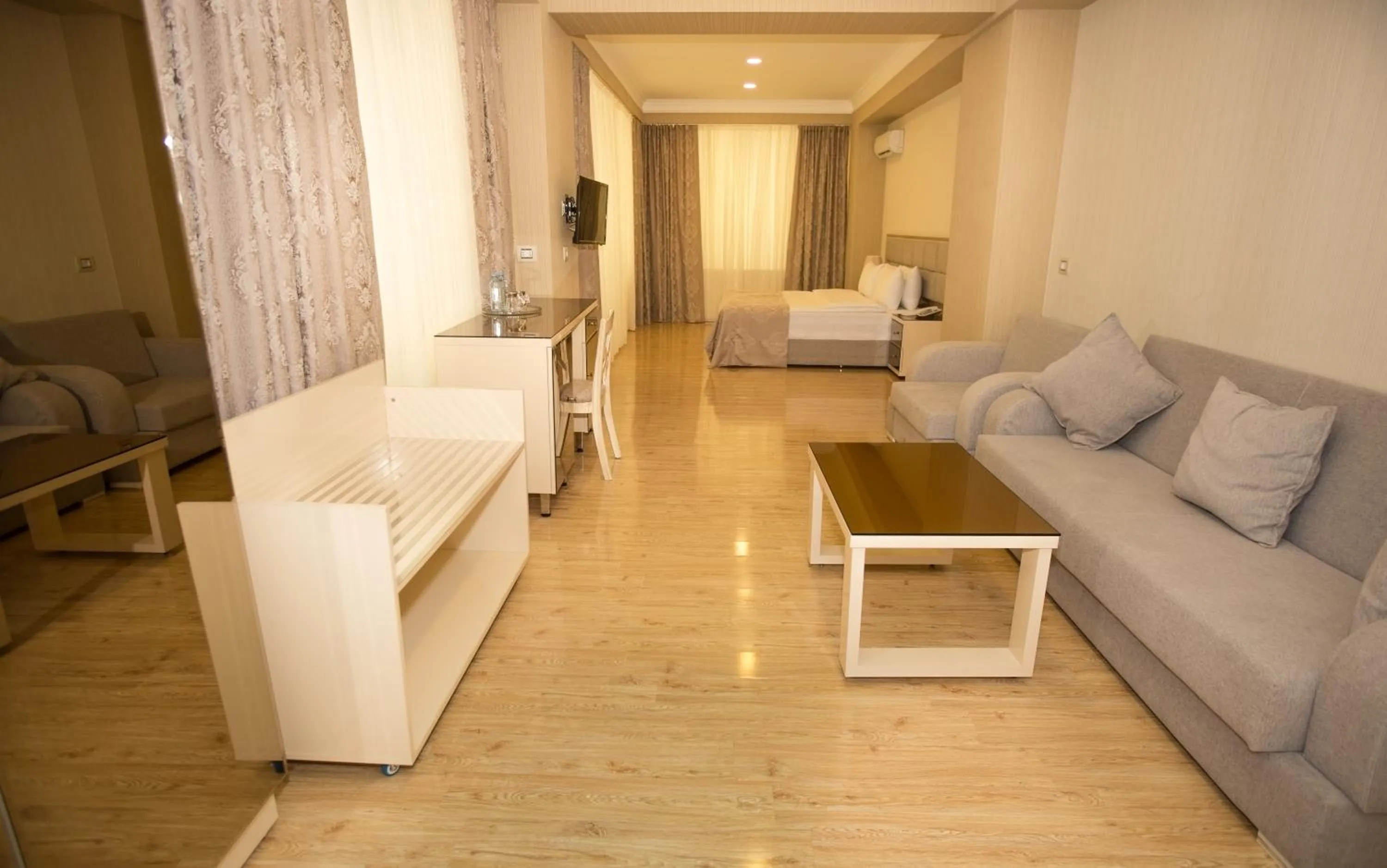 Photo of the whole room in Rusel Hotel