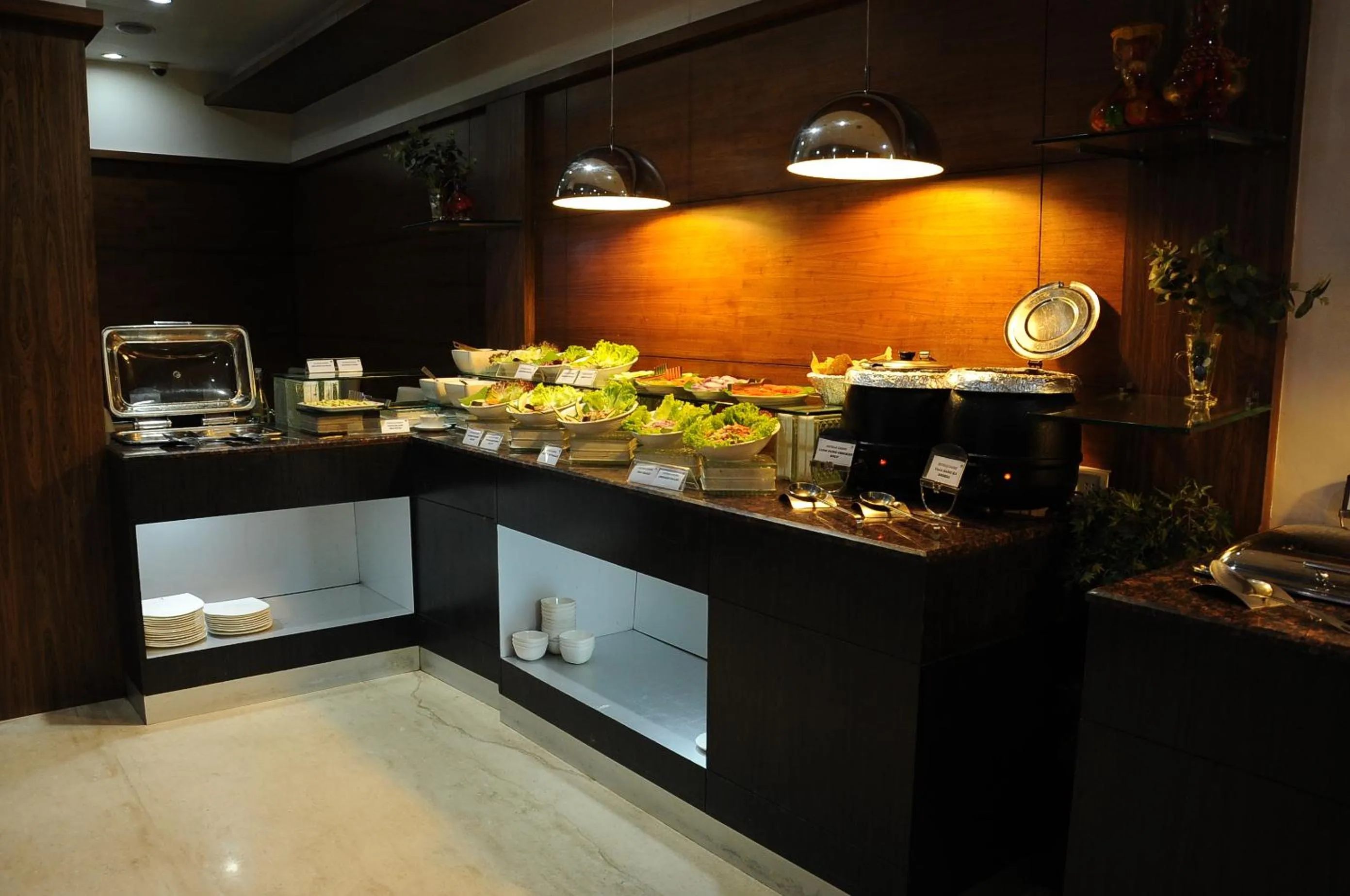 Restaurant/places to eat in Hotel Ambient Turret