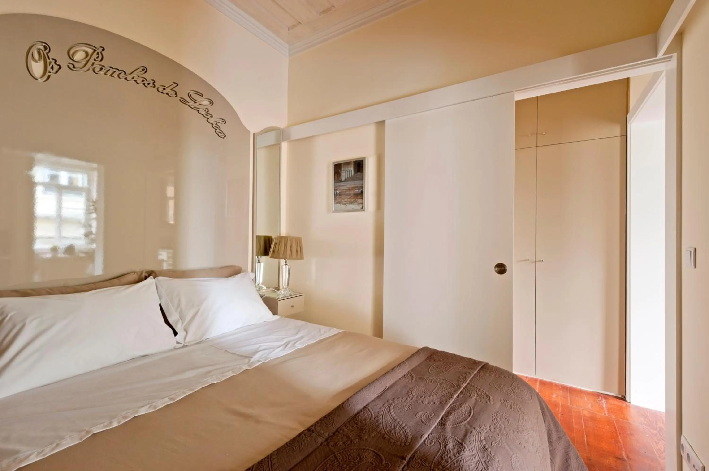 Bed in Lisbon Colours Bairro Alto Apartments