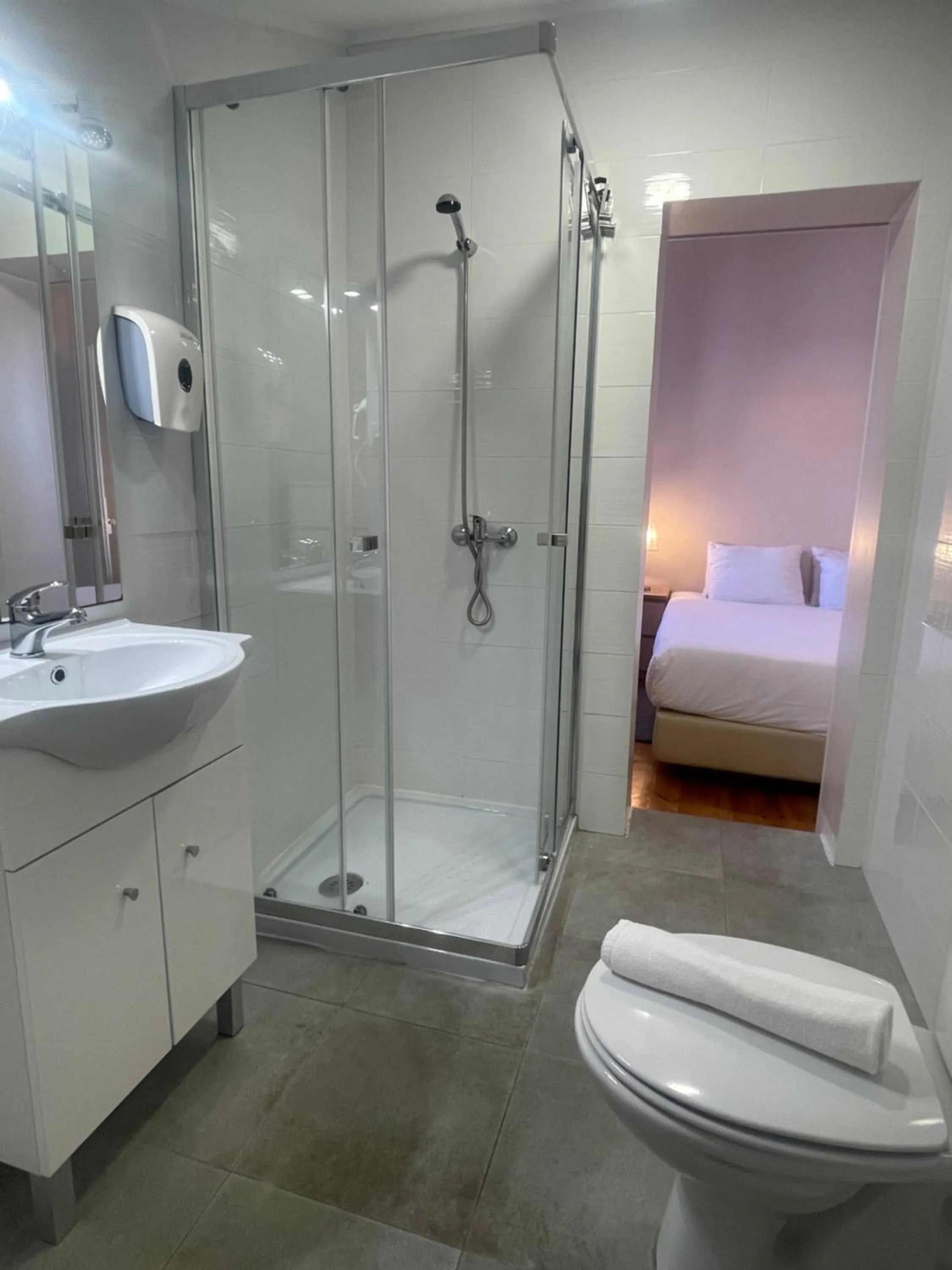 Bathroom, Bed in Lisbon Colours Bairro Alto Apartments