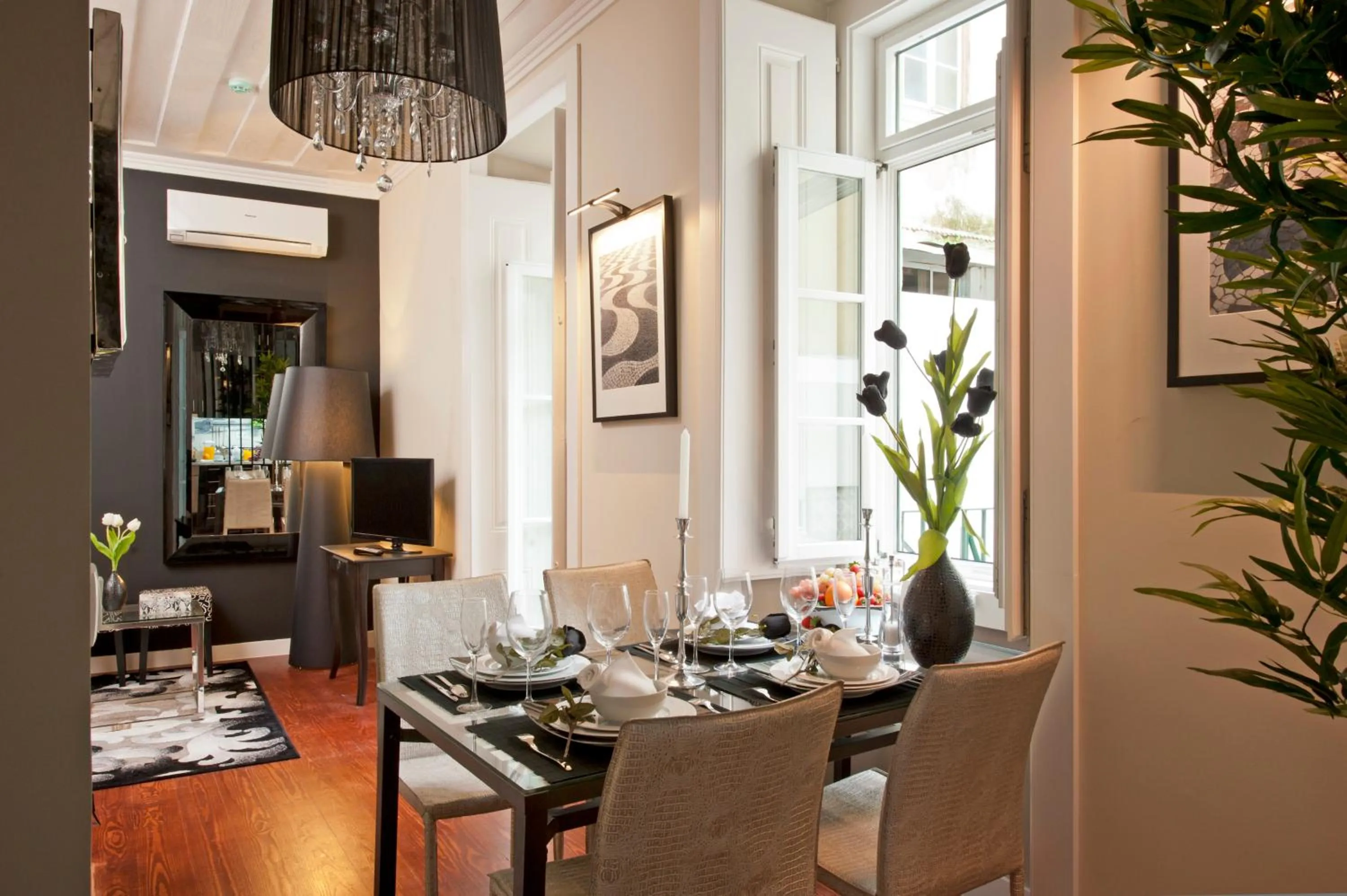 Dining area in Lisbon Colours Bairro Alto Apartments
