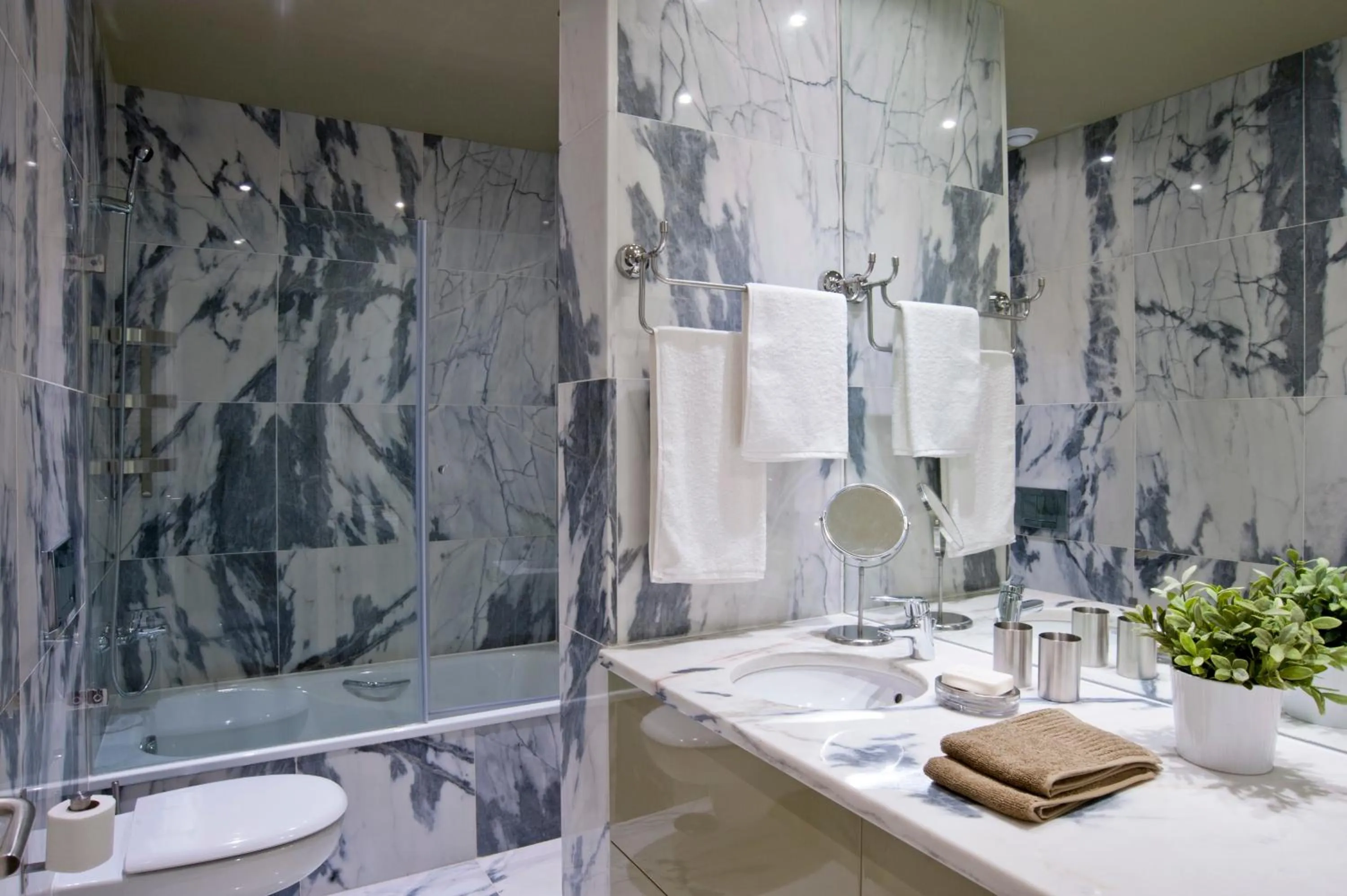 Shower in Lisbon Colours Bairro Alto Apartments