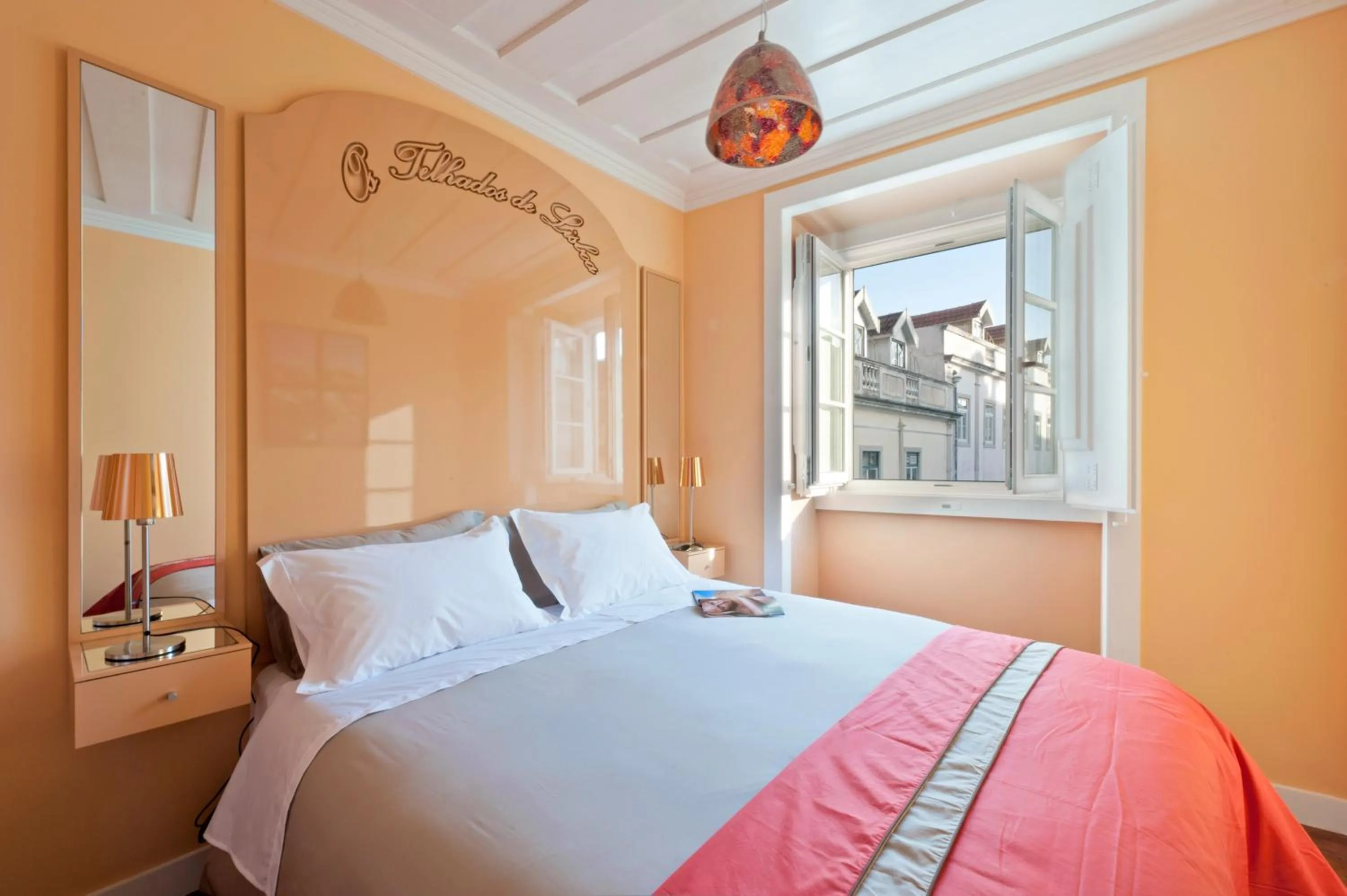 Bed in Lisbon Colours Bairro Alto Apartments