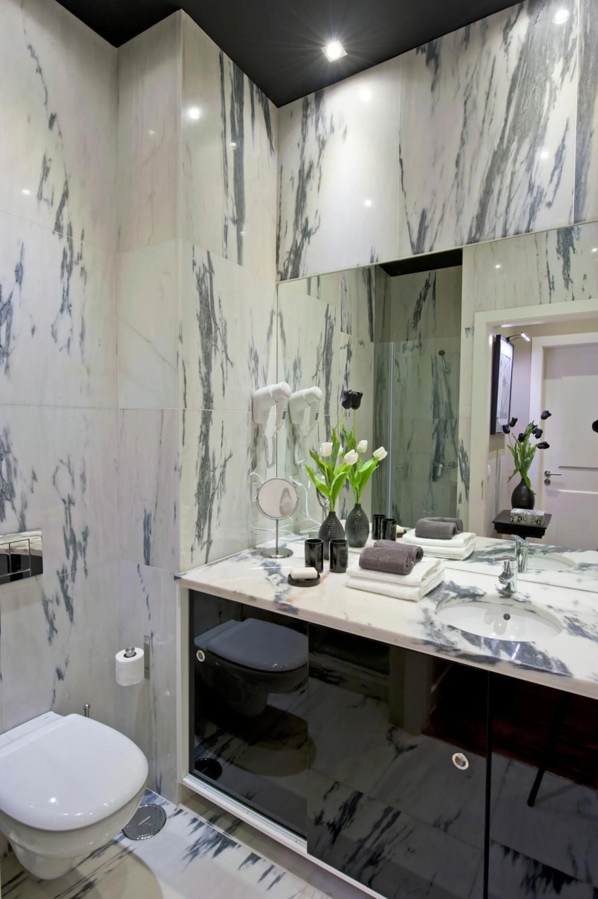 Toilet in Lisbon Colours Bairro Alto Apartments