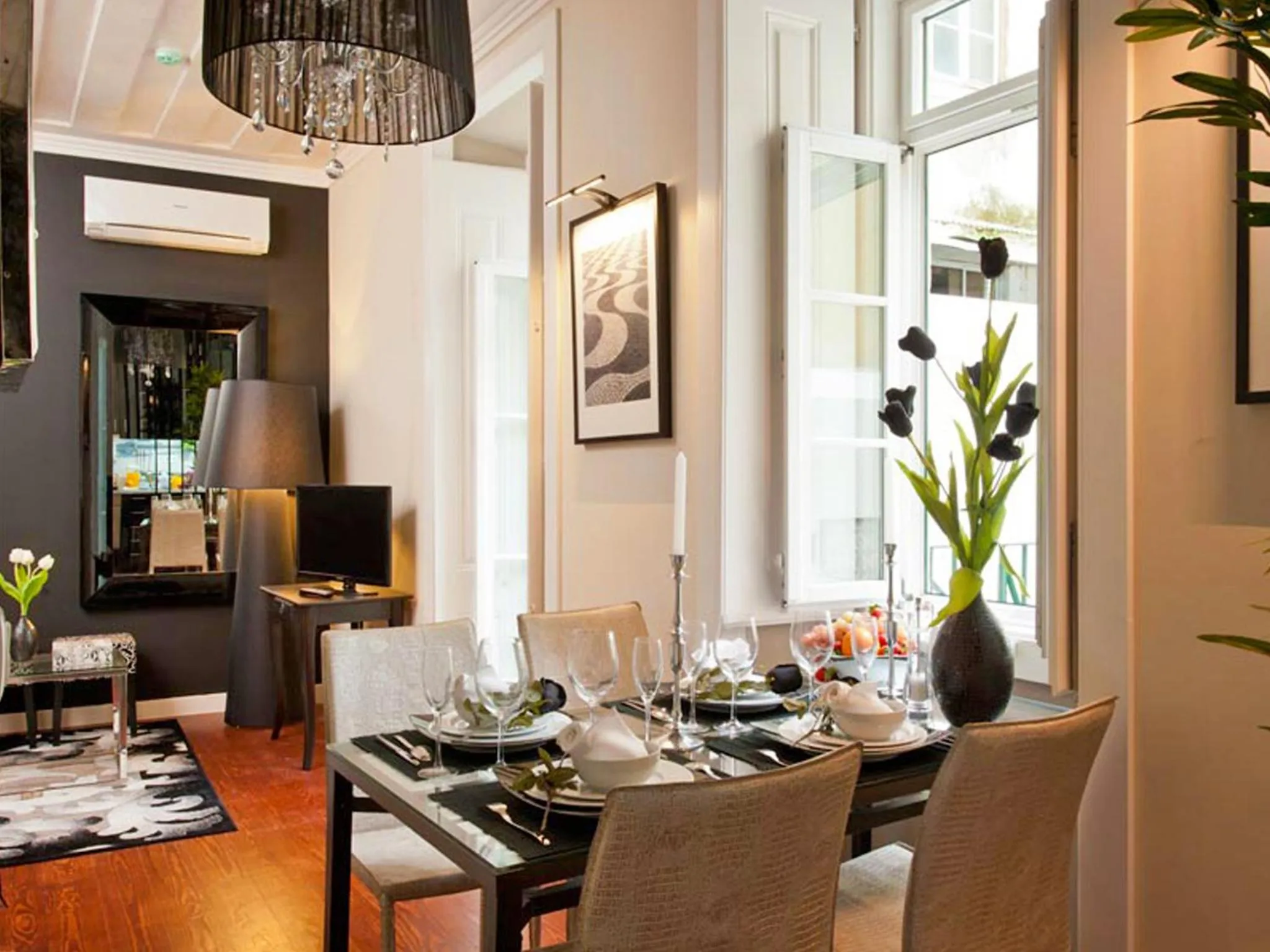 Dining area in Lisbon Colours Bairro Alto Apartments