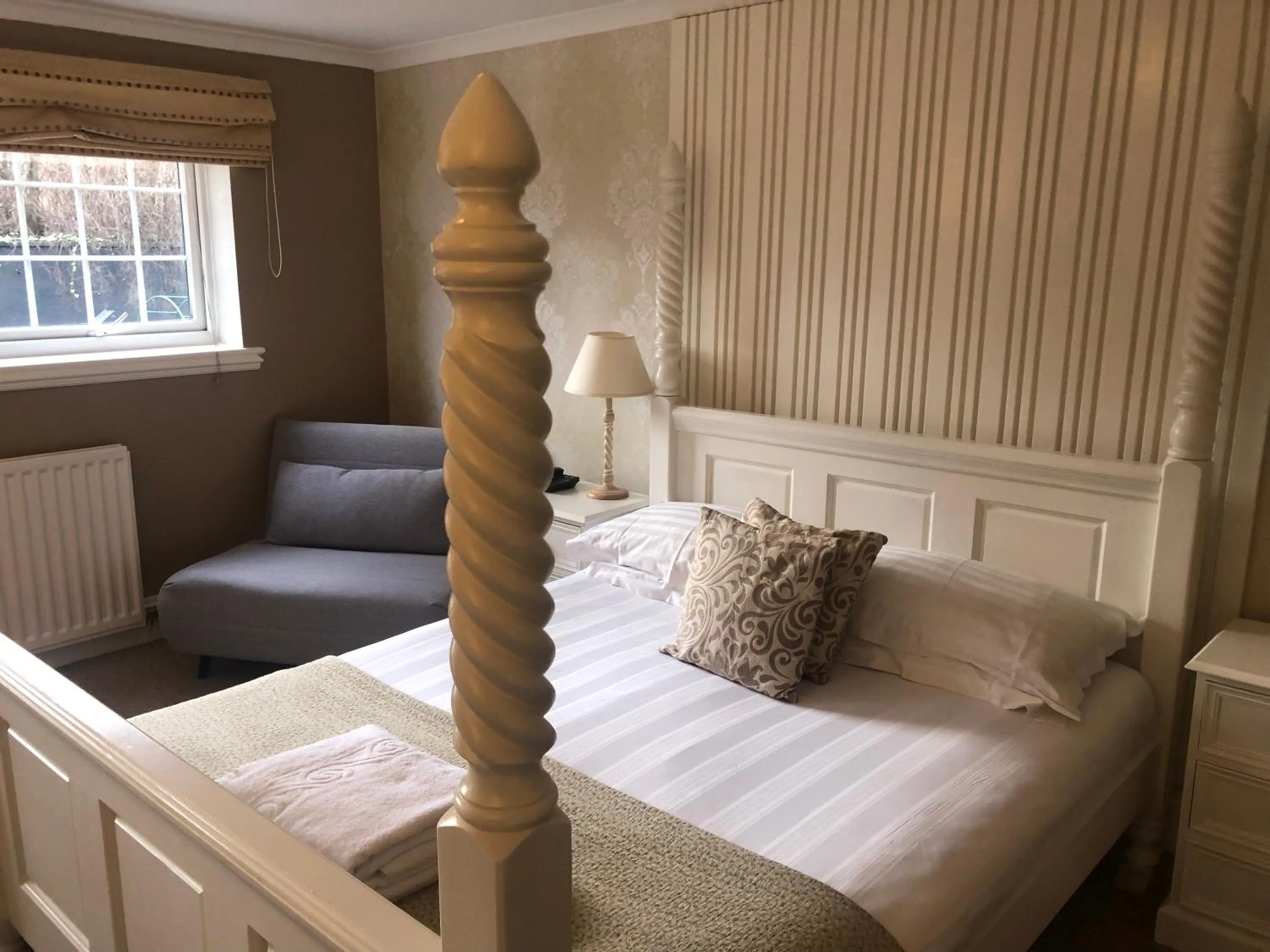 Bedroom, Bed in String Of Horses