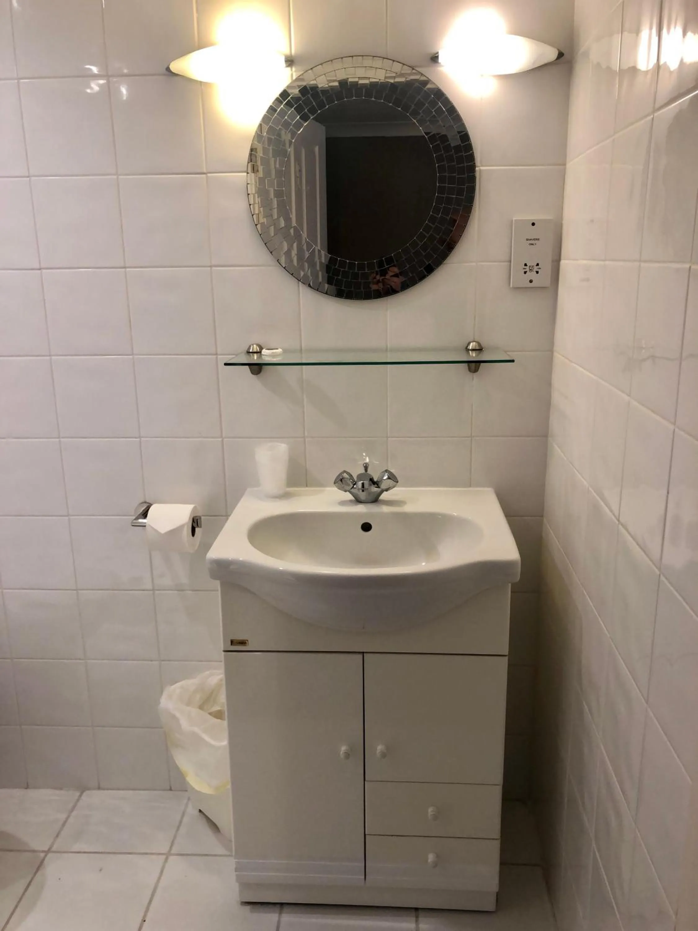 Bathroom in String Of Horses