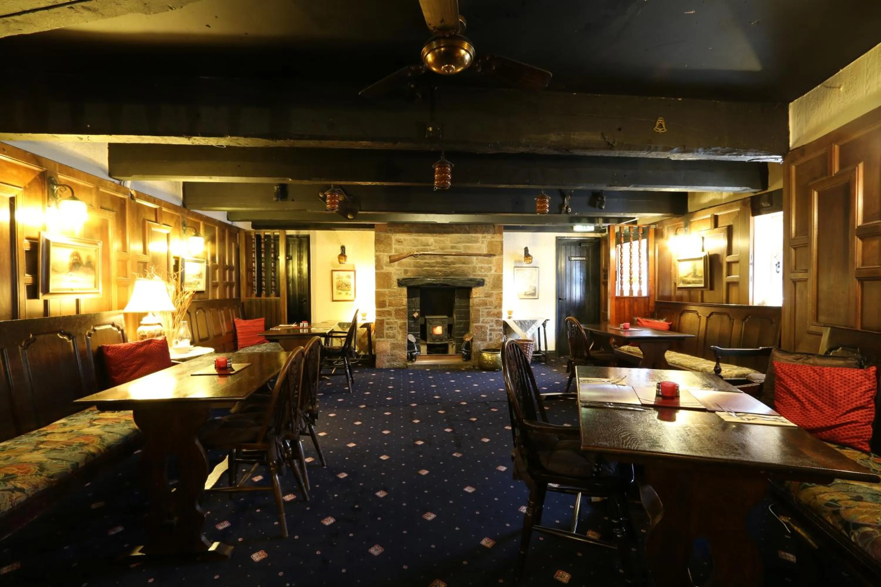 Lounge or bar in String Of Horses