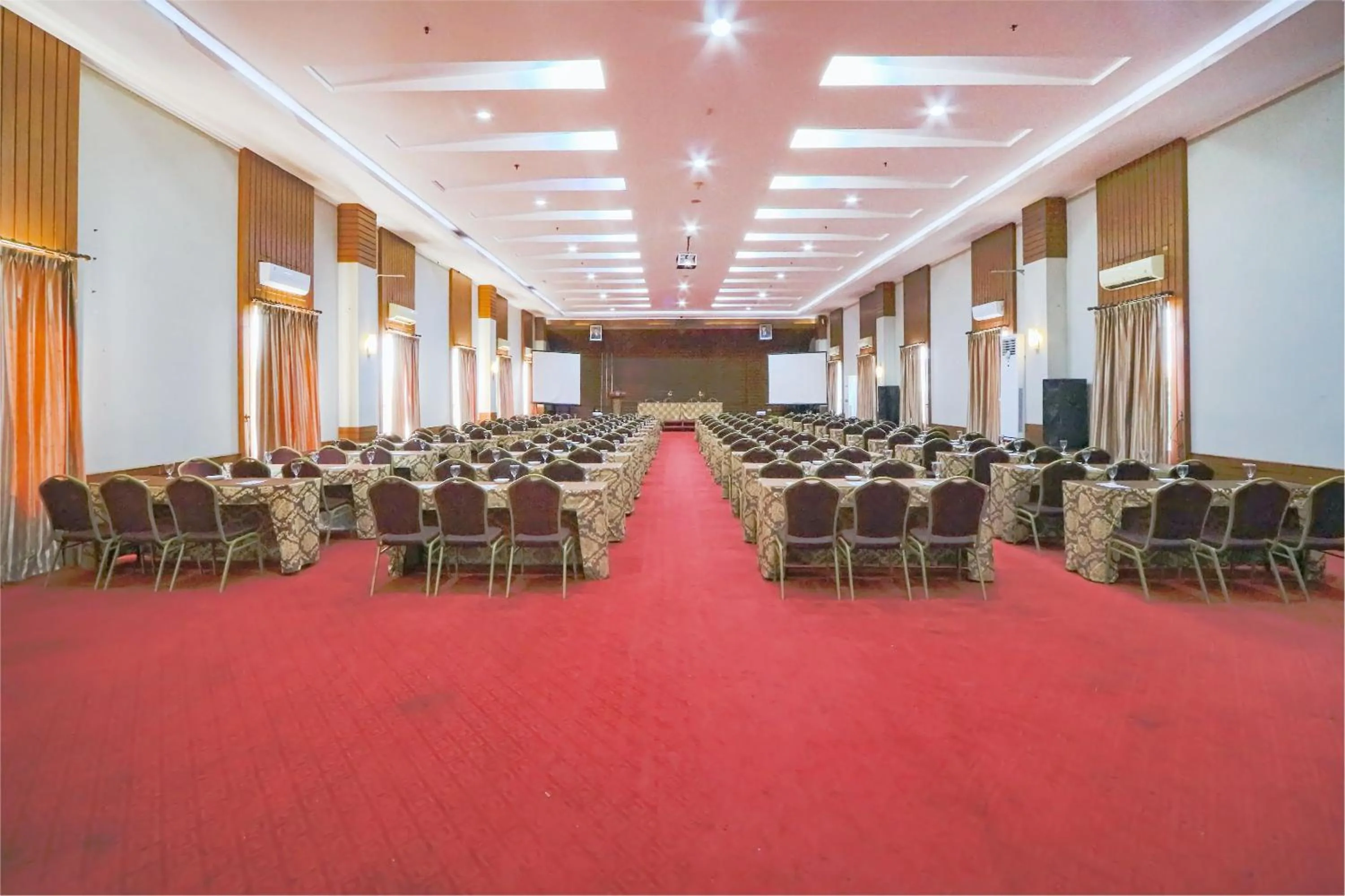 Meeting/conference room in Hotel Dafam Pekalongan