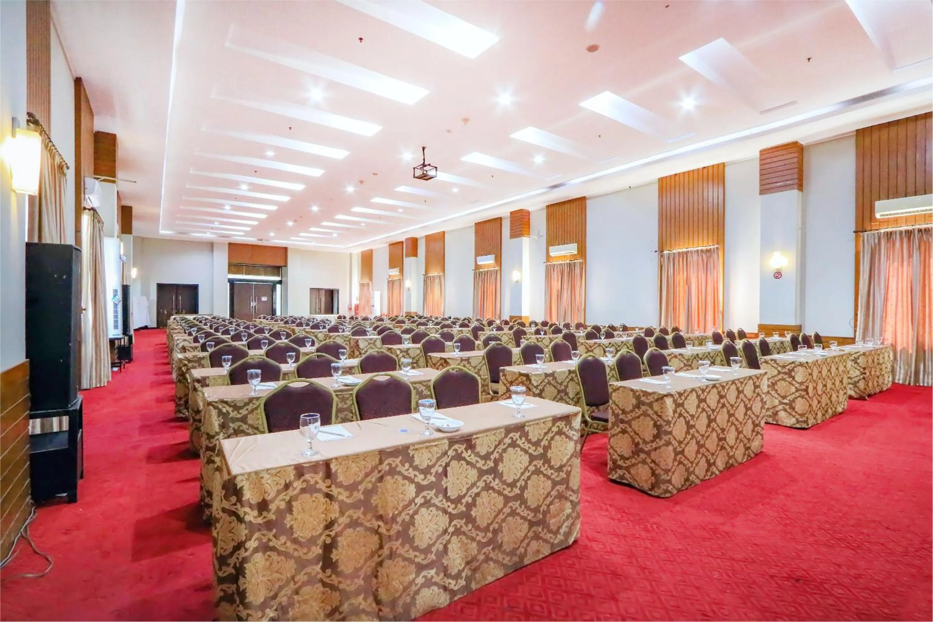 Meeting/conference room in Hotel Dafam Pekalongan