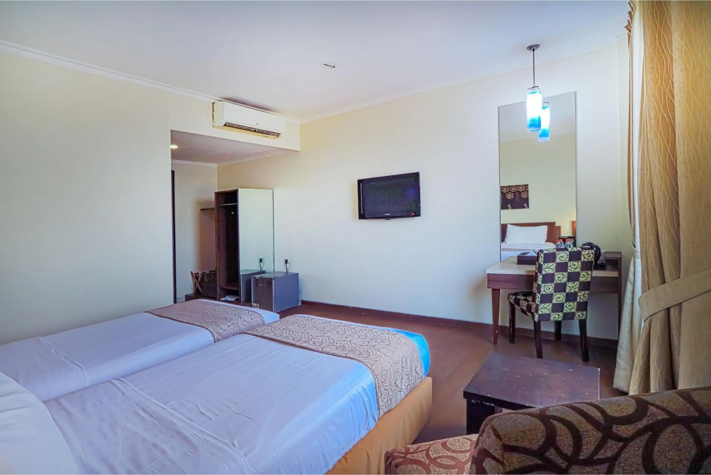 Bedroom, Bed in Hotel Dafam Pekalongan