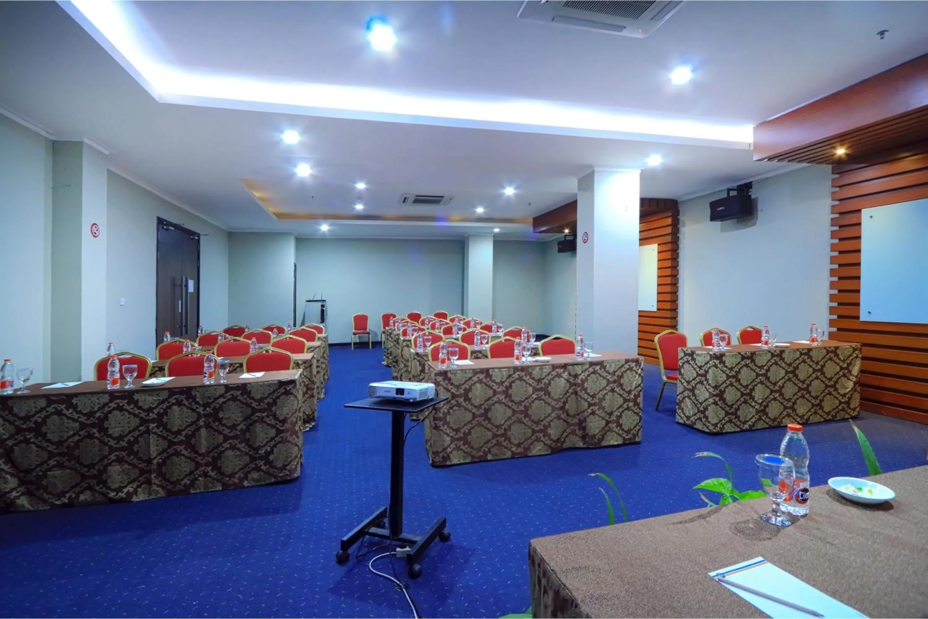 Meeting/conference room in Hotel Dafam Pekalongan