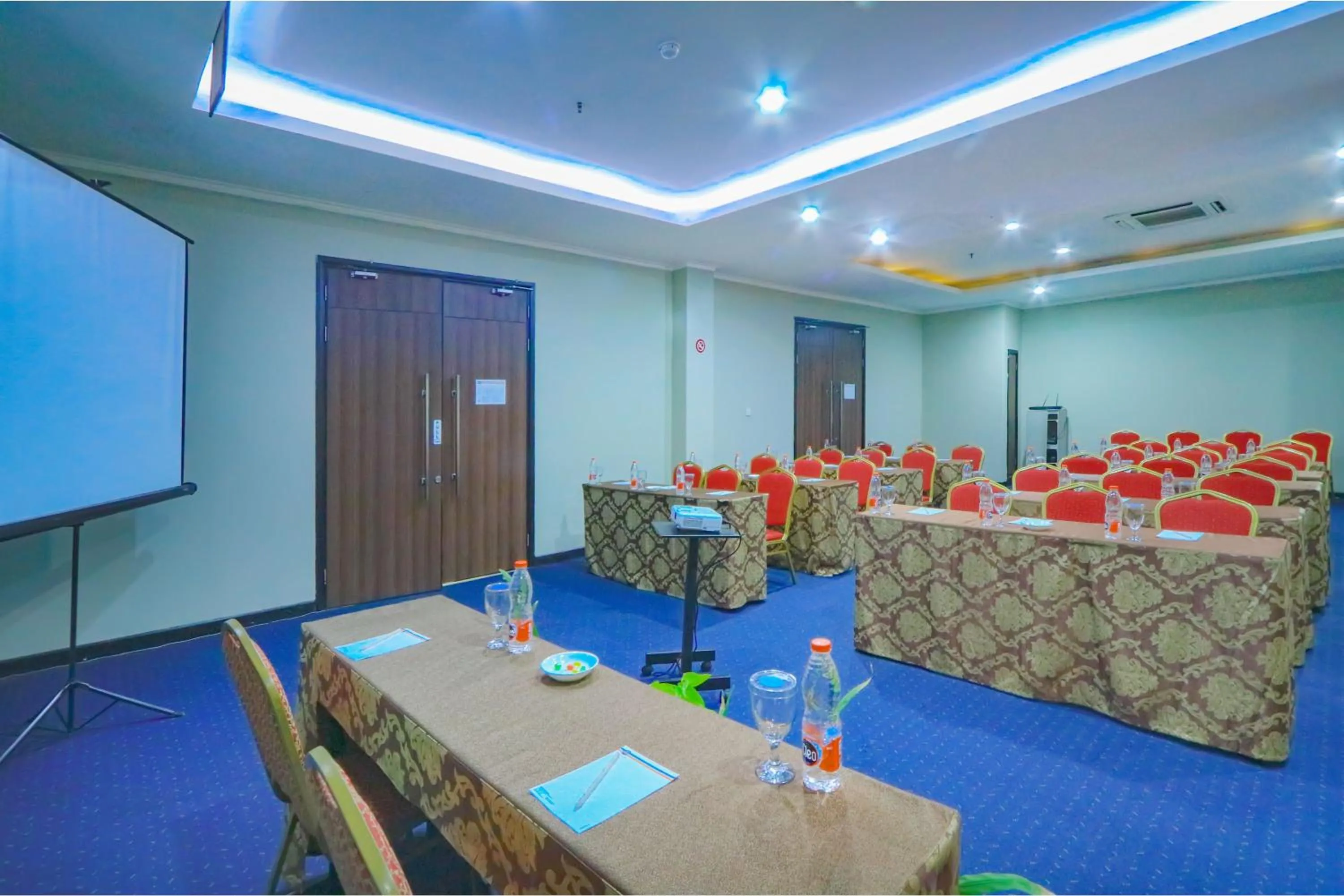 Meeting/conference room in Hotel Dafam Pekalongan