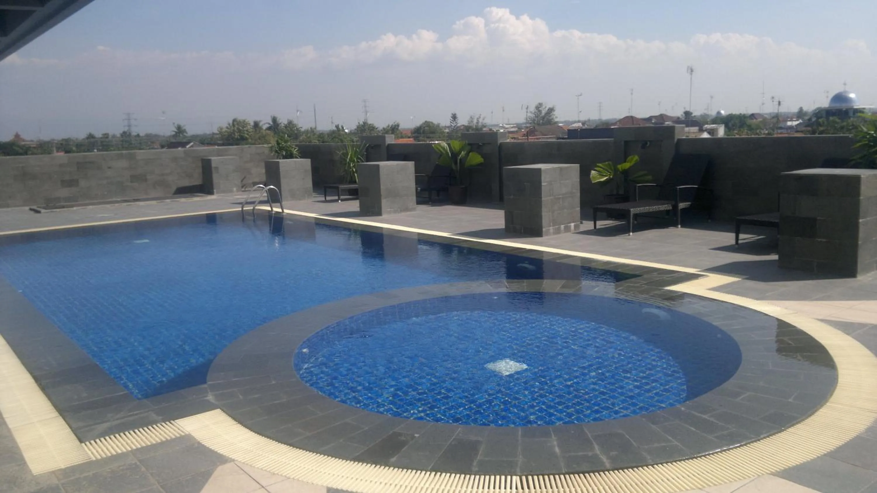 Swimming pool in Hotel Dafam Pekalongan
