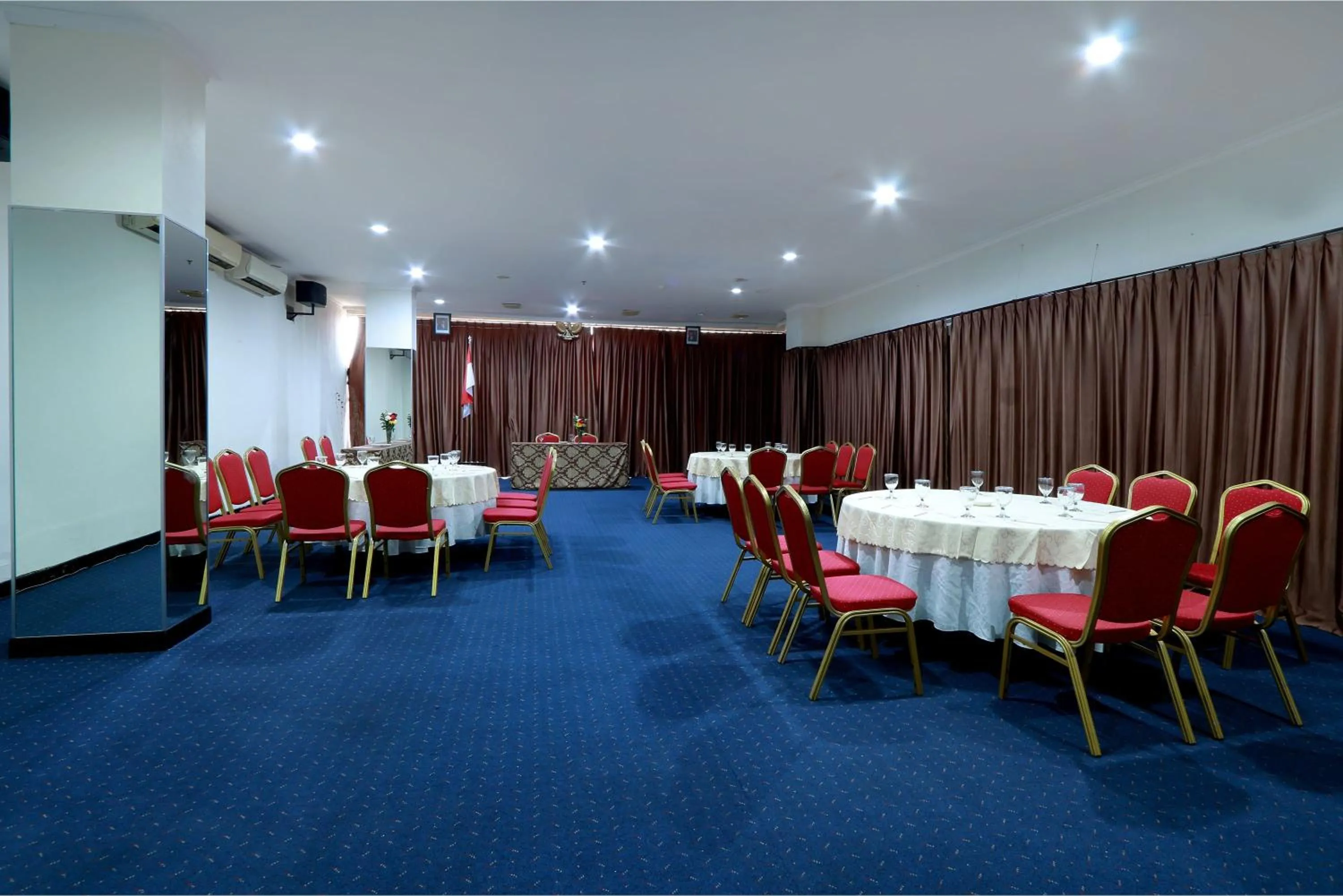 Meeting/conference room in Hotel Dafam Pekalongan