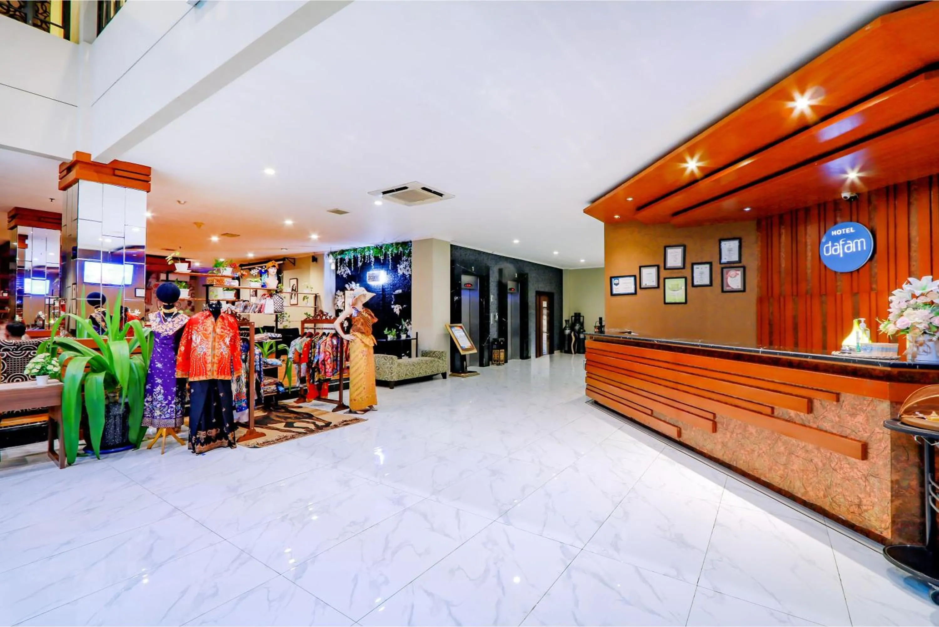Lobby or reception in Hotel Dafam Pekalongan