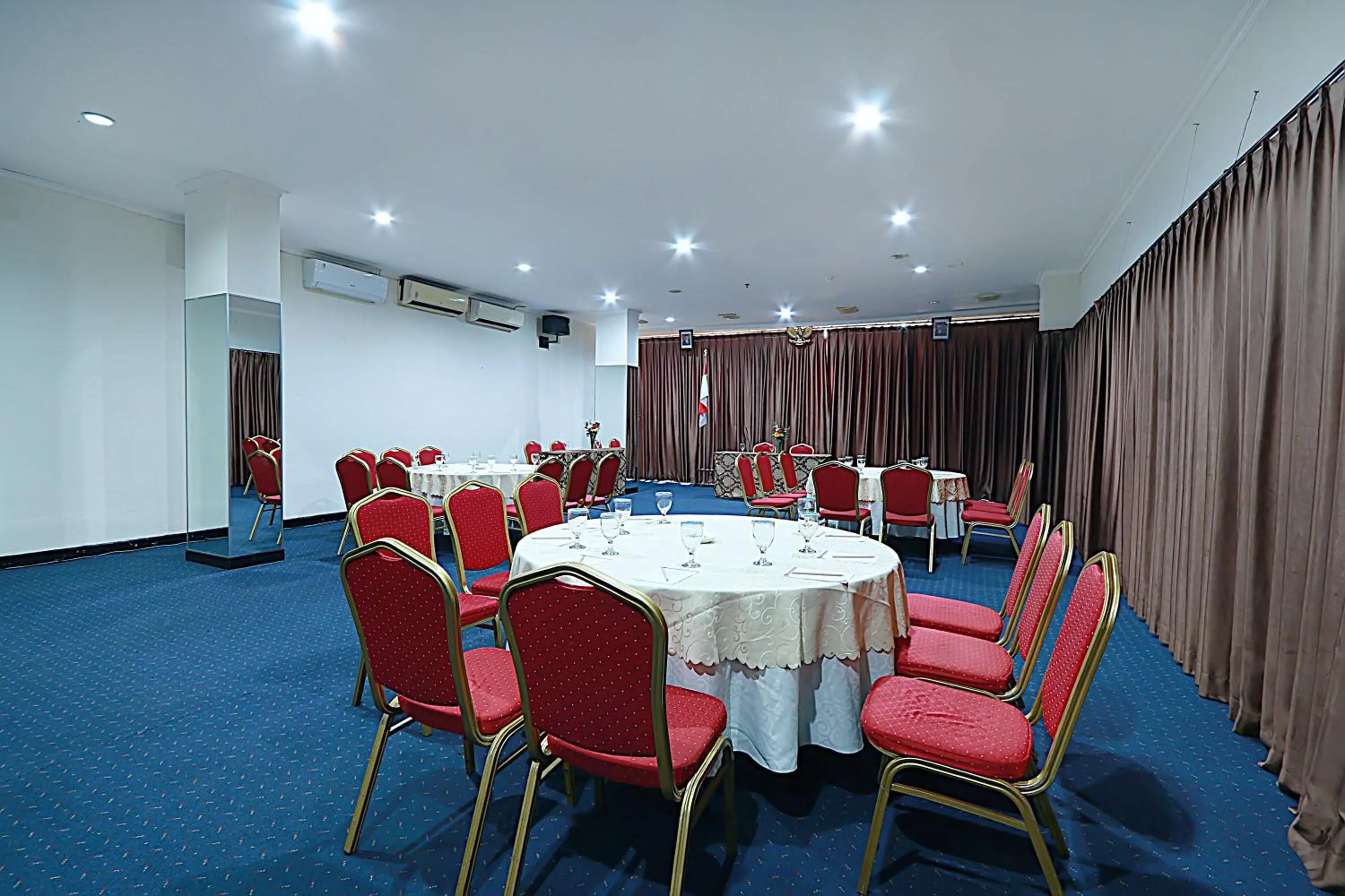 Meeting/conference room in Hotel Dafam Pekalongan