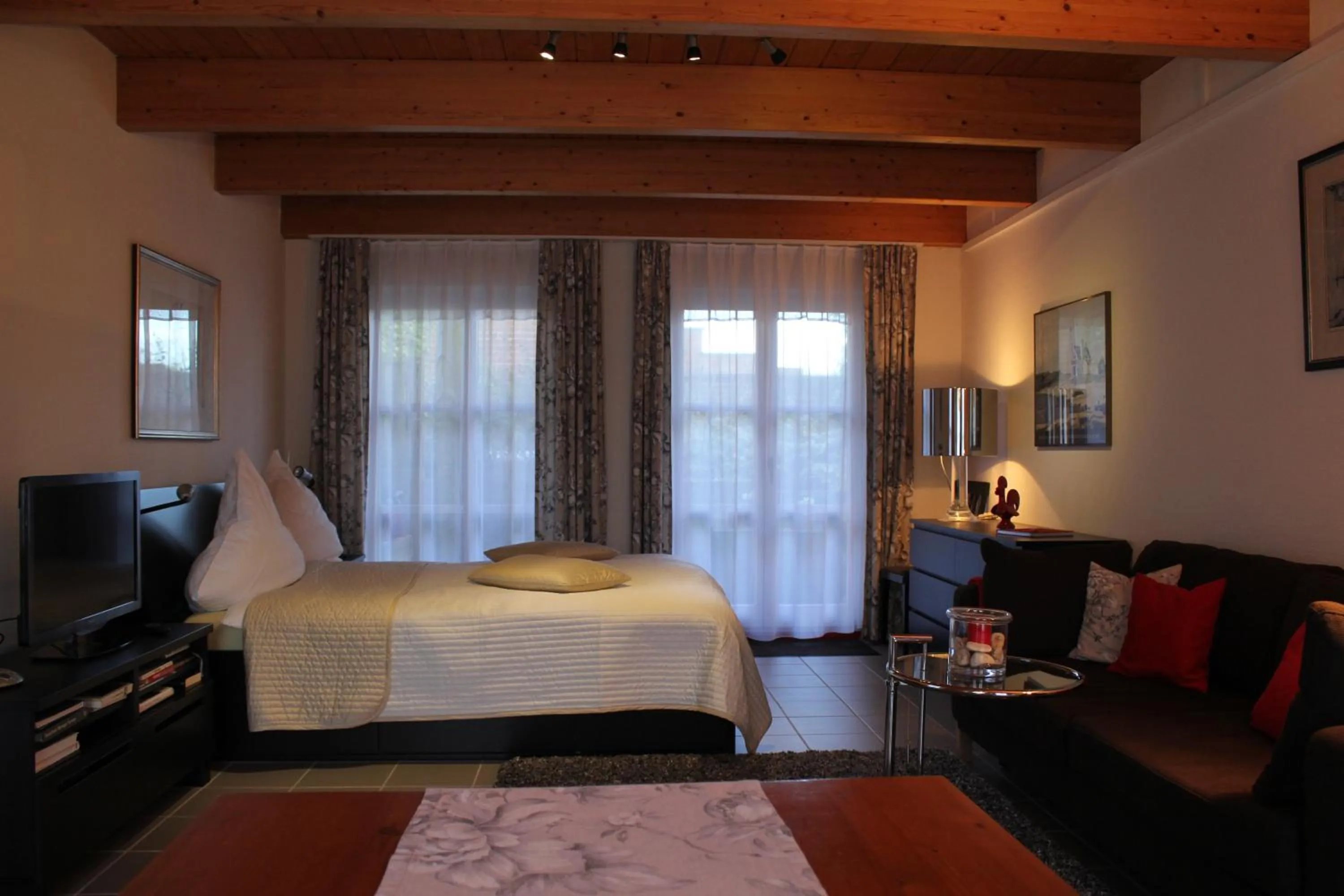 Photo of the whole room, Bed in Le Coq Nientiedt