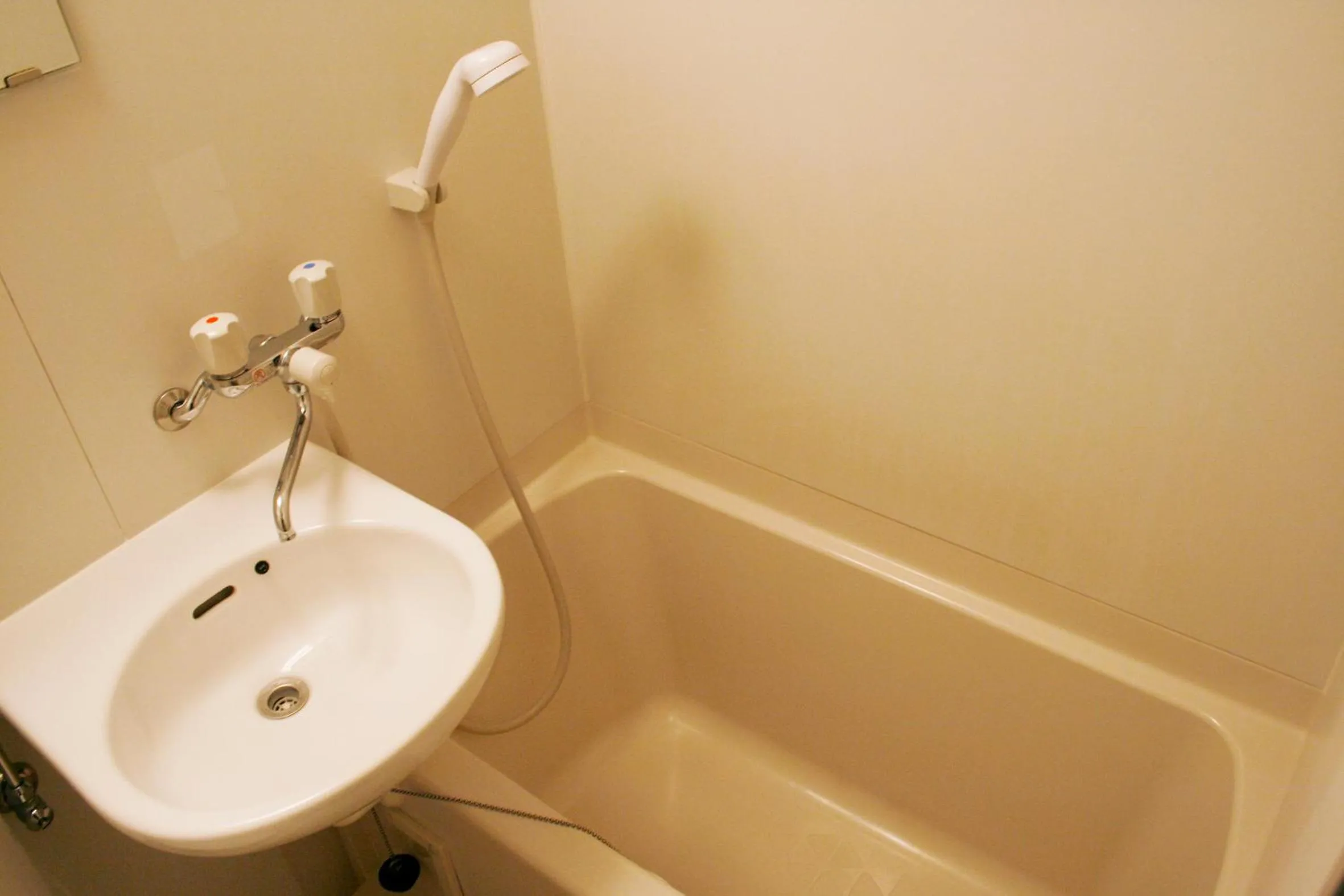 Shower in Hotel Peace (Adult Only)