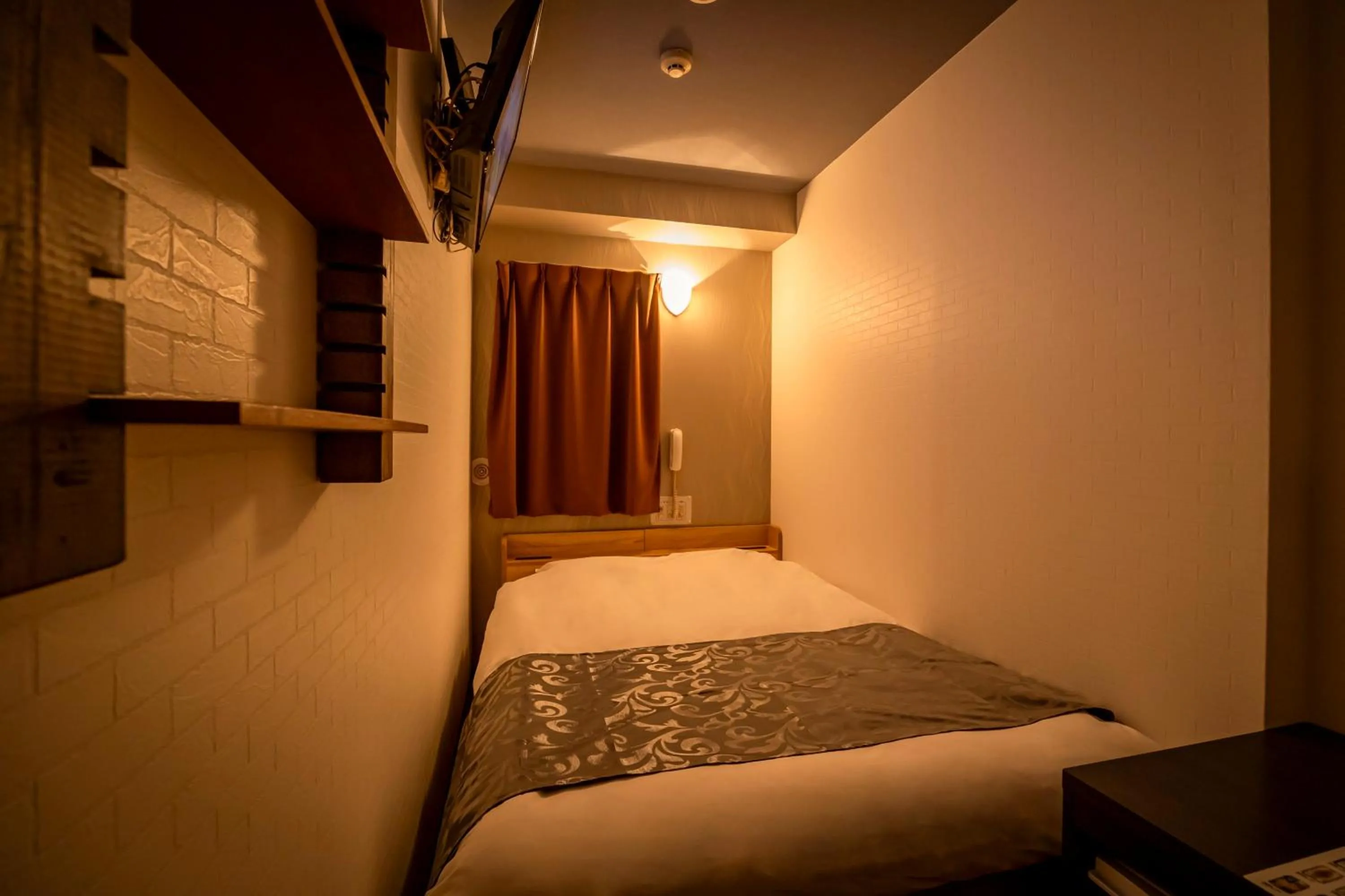 Photo of the whole room, Bed in Hotel Peace (Adult Only)