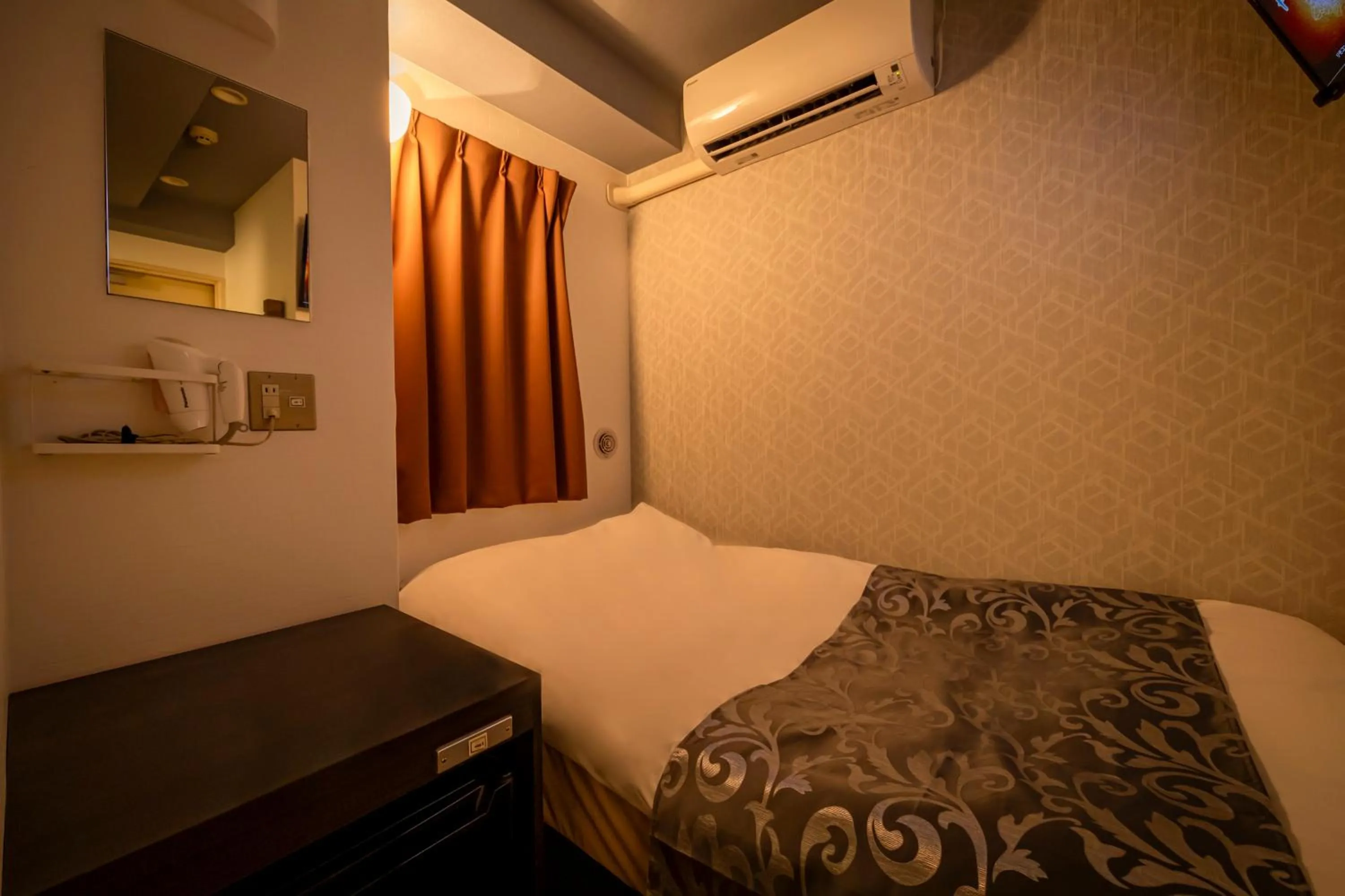 Photo of the whole room, Bed in Hotel Peace (Adult Only)