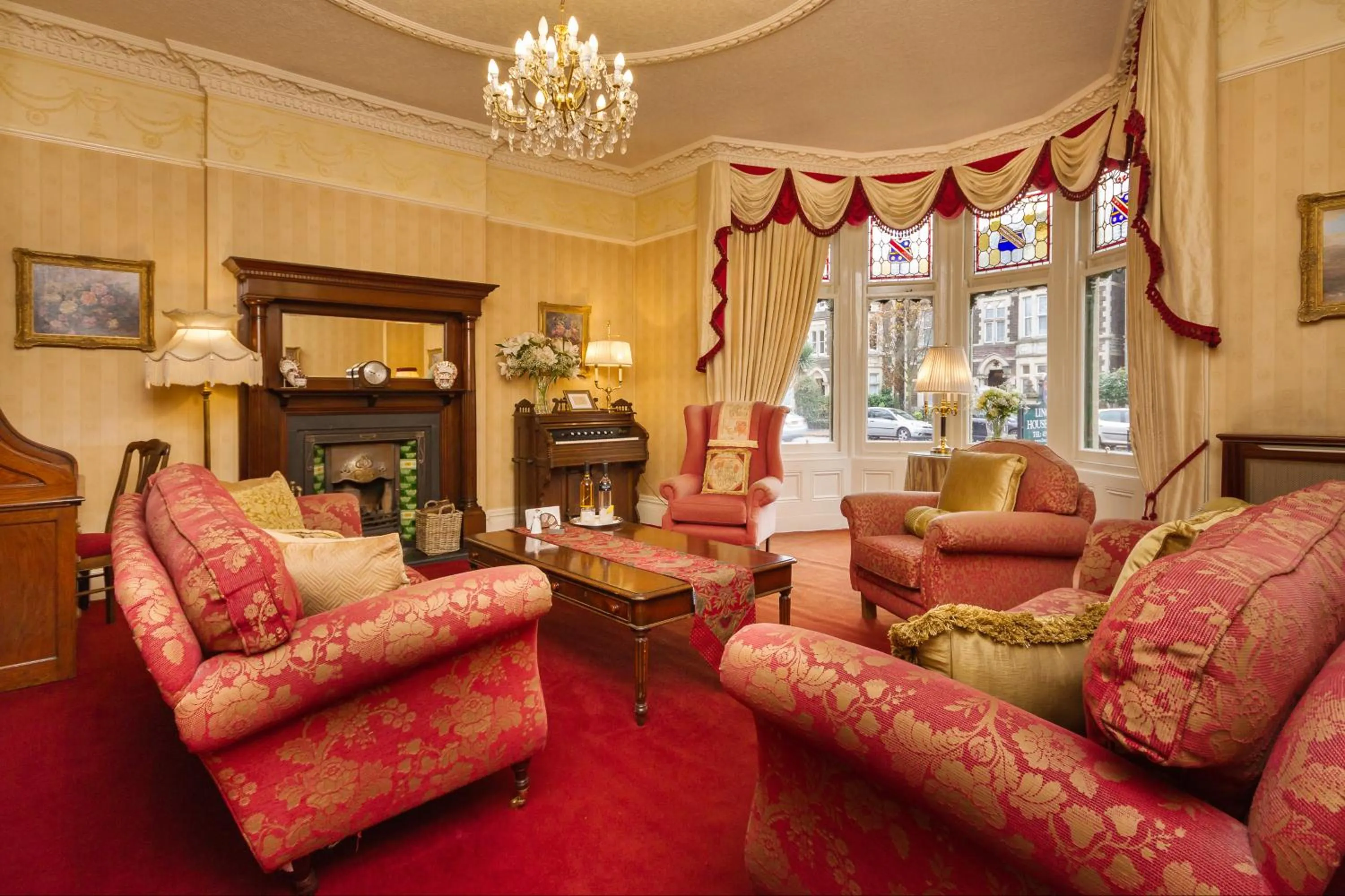 Living room in Lincoln House Private Hotel