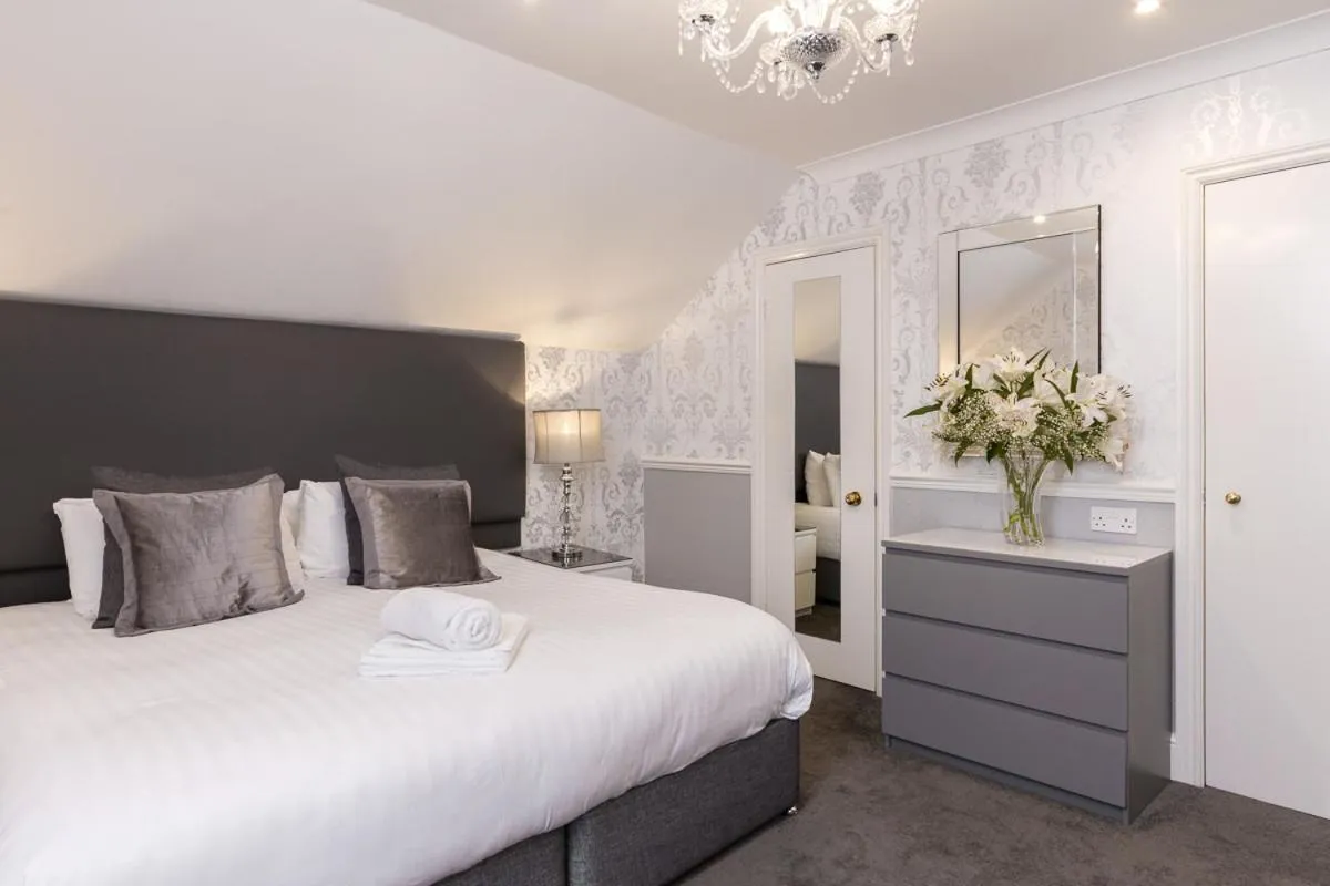 Bedroom, Bed in Lincoln House Private Hotel