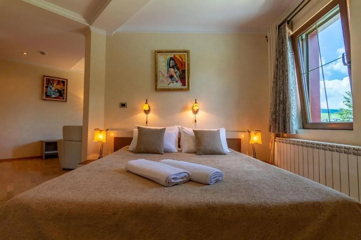 Bedroom, Bed in Ski Hotel