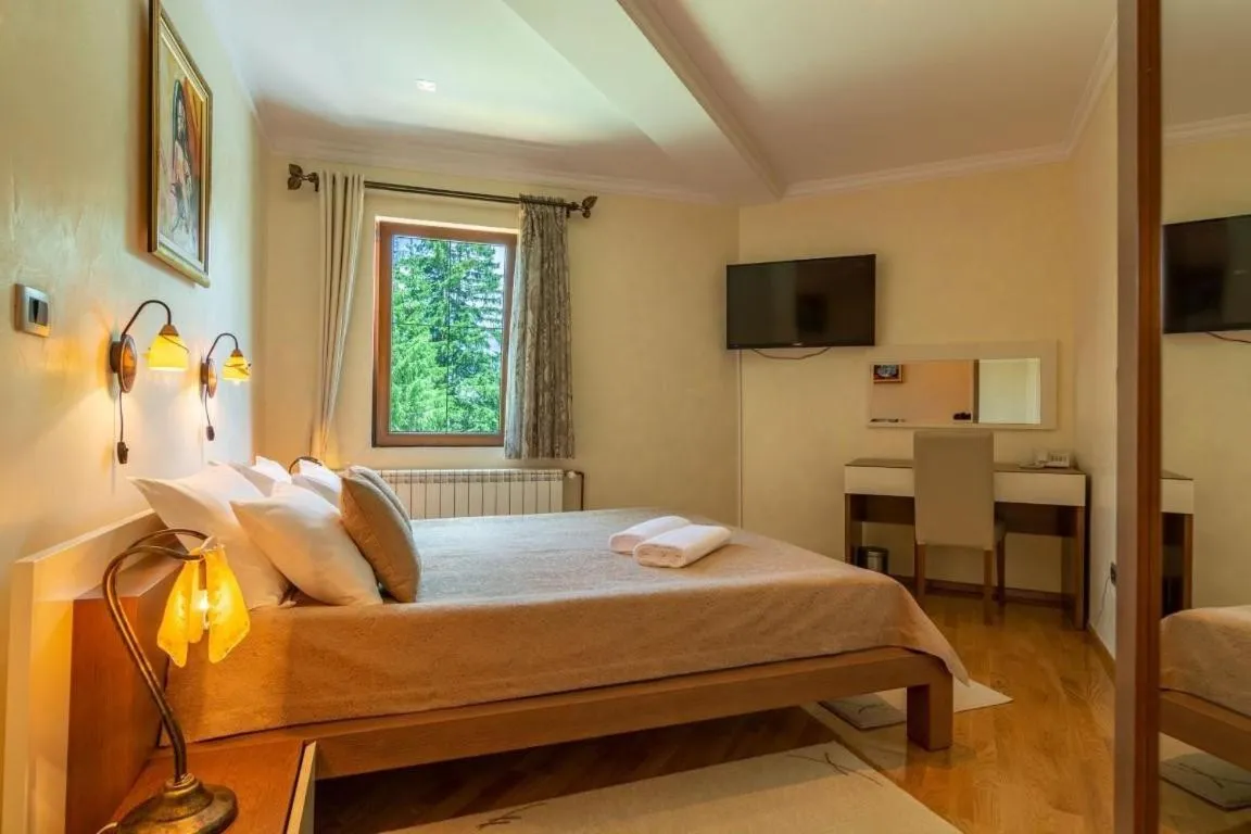 Bedroom, Bed in Ski Hotel