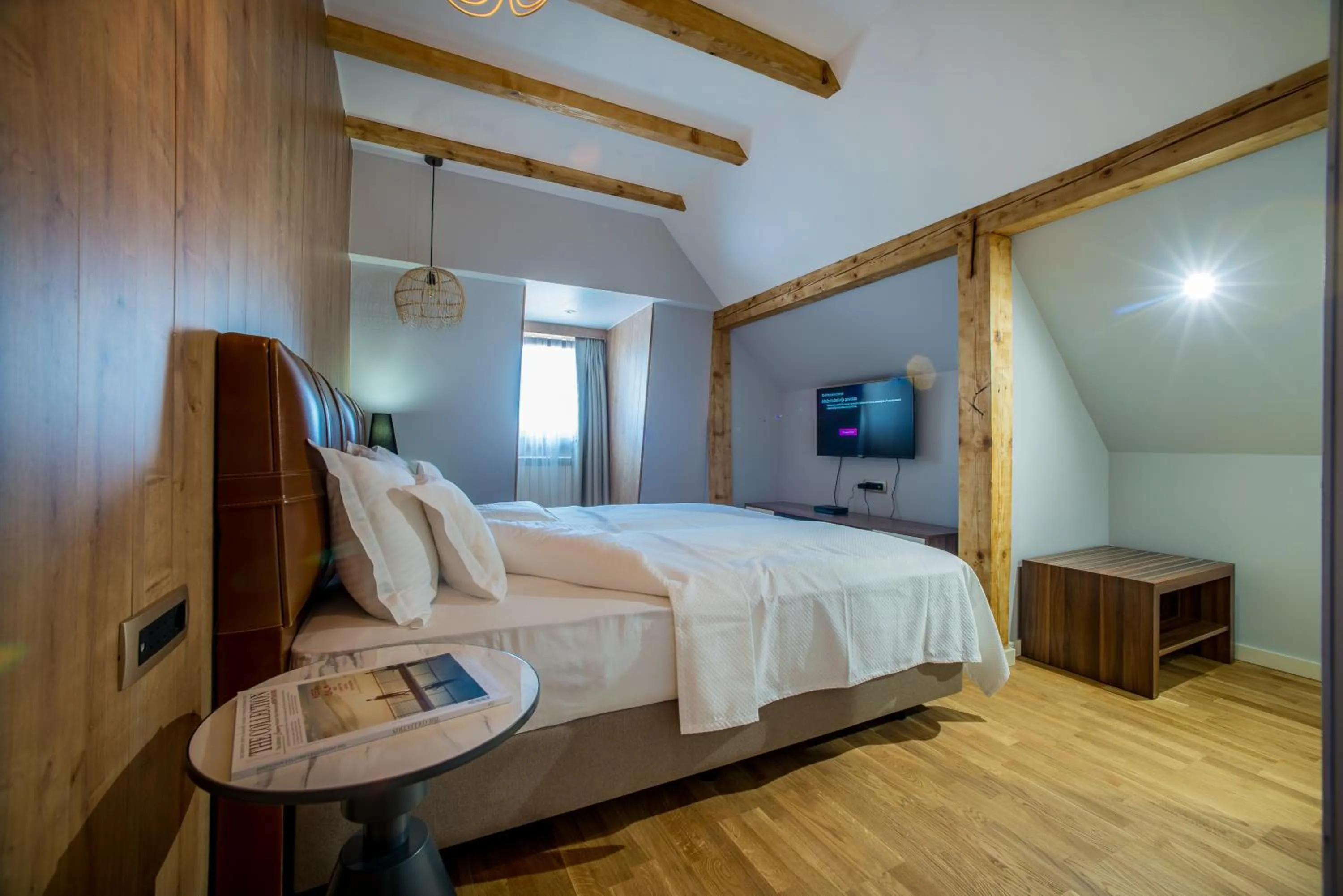 Bedroom, Bed in Ski Hotel