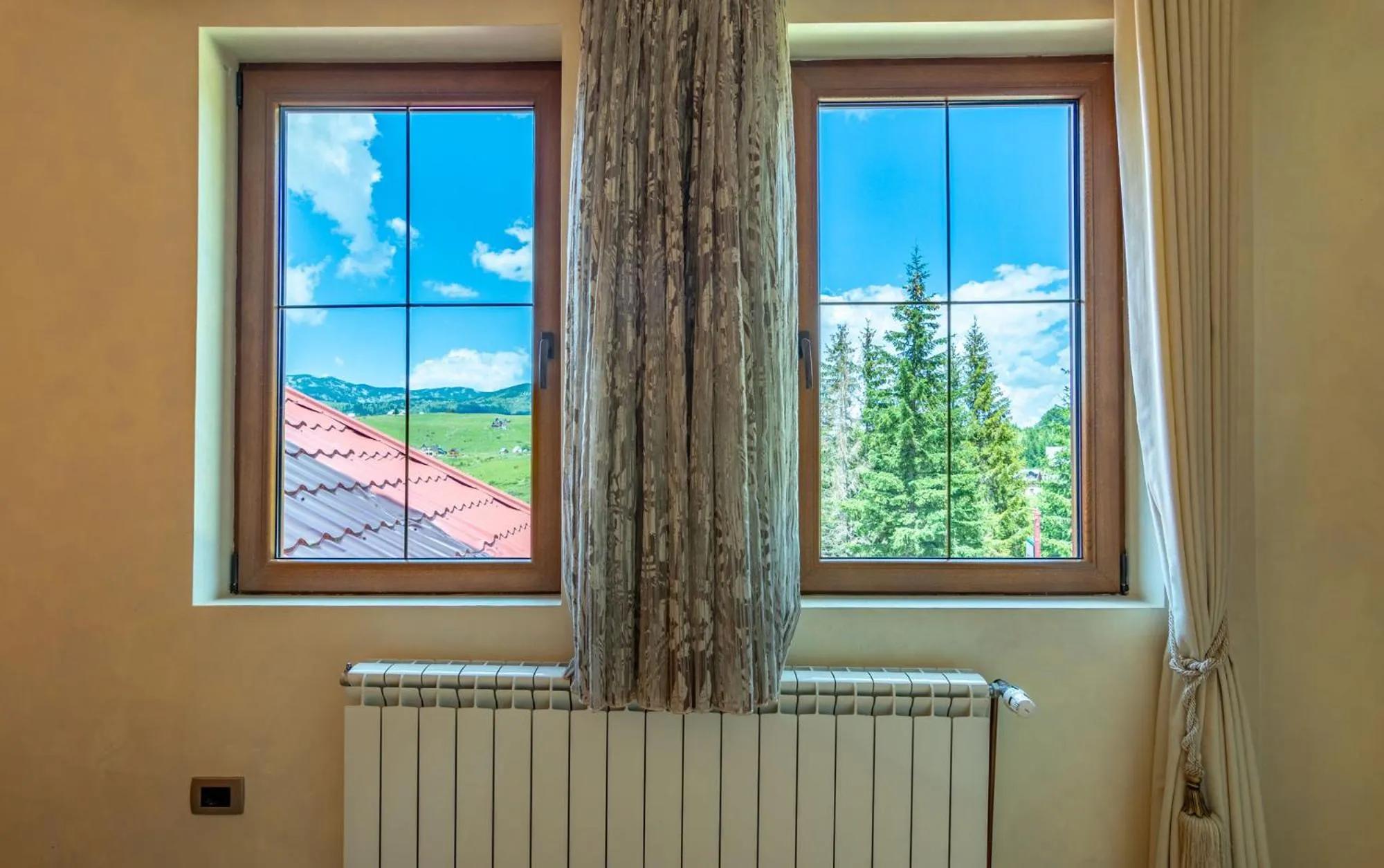 Mountain view in Ski Hotel