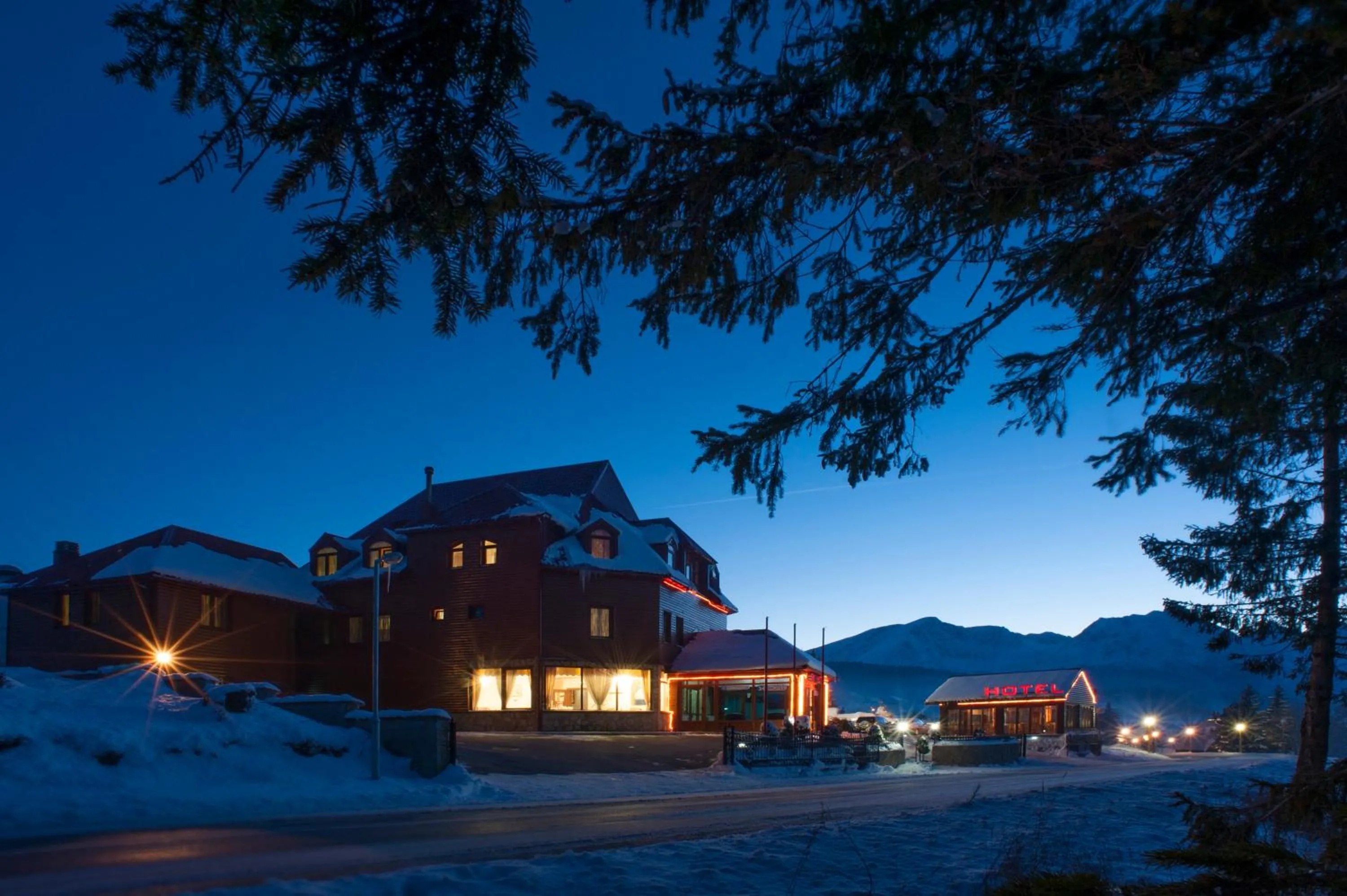 Facade/entrance in Ski Hotel