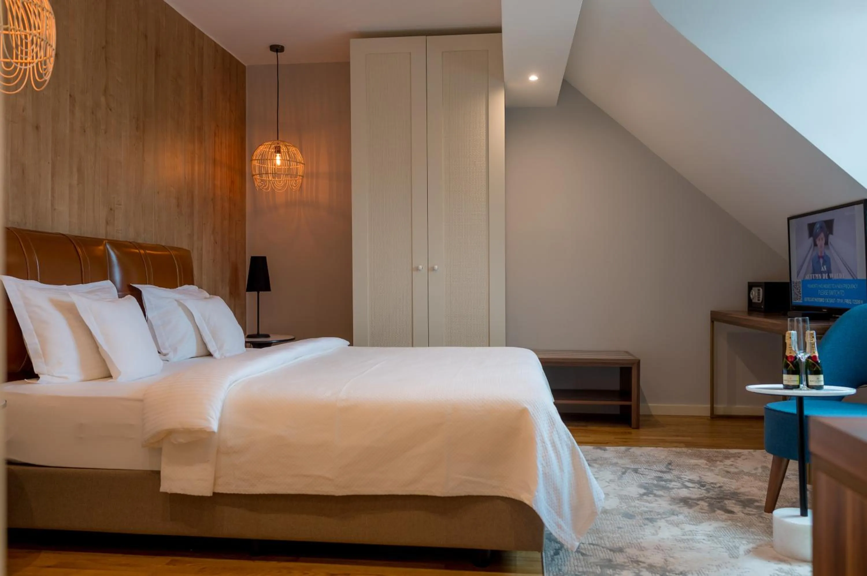 Bedroom, Bed in Ski Hotel