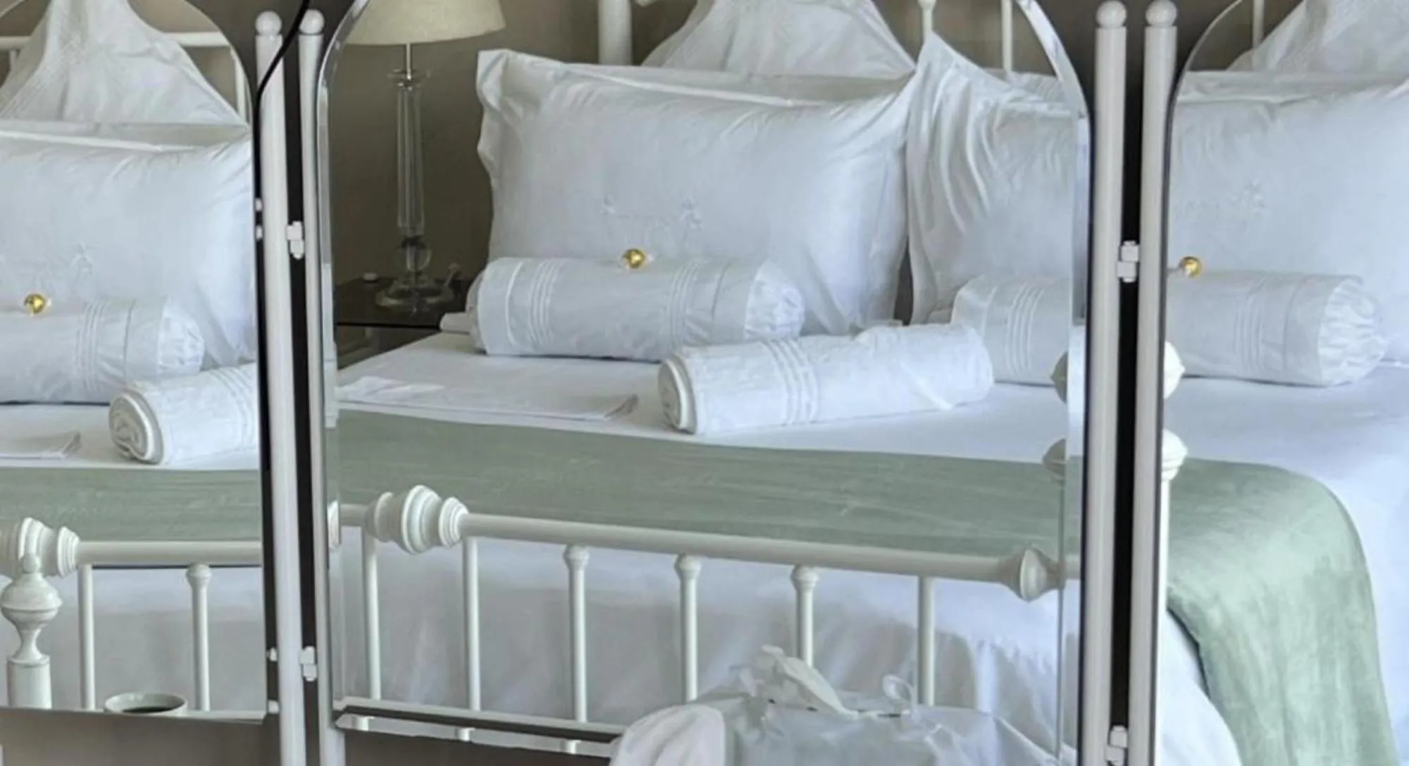 Decorative detail, Bed in Seaview Manor Exquisite Bed & Breakfast