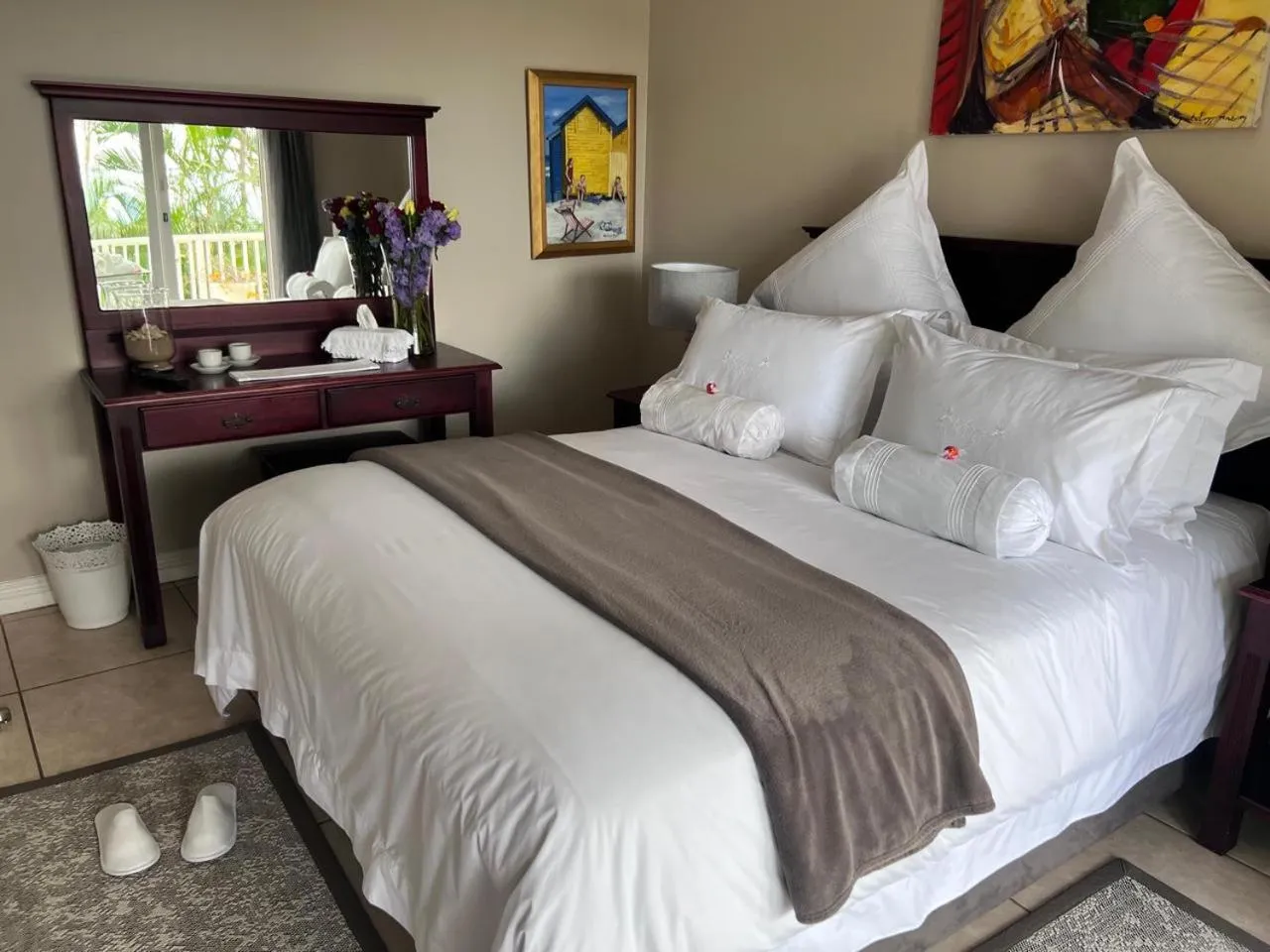 Bed in Seaview Manor Exquisite Bed & Breakfast