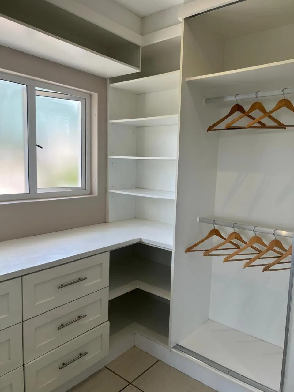 wardrobe in Seaview Manor Exquisite Bed & Breakfast