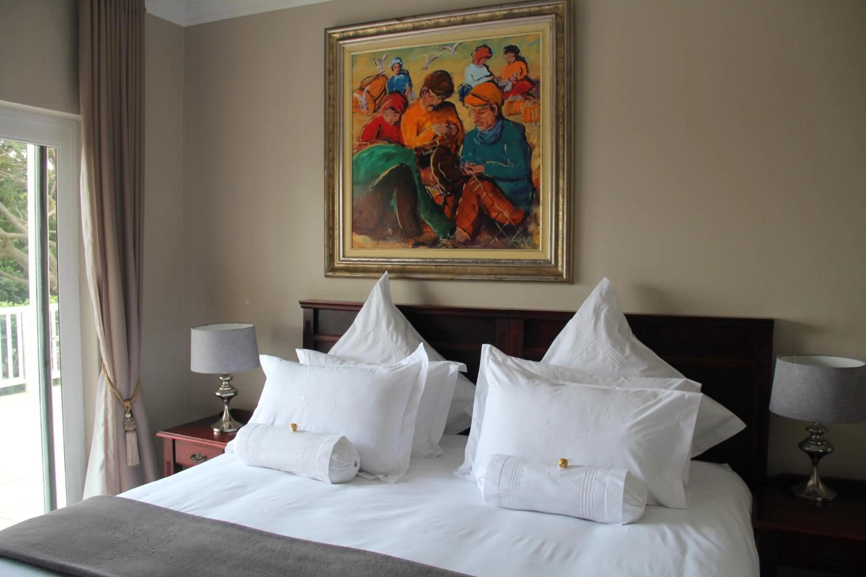 Bed in Seaview Manor Exquisite Bed & Breakfast