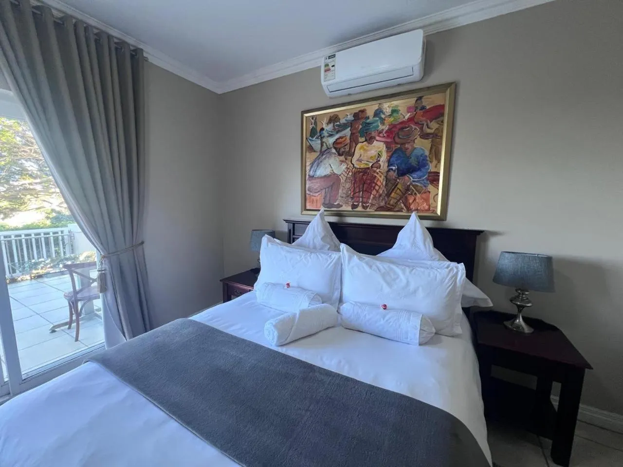 Bed in Seaview Manor Exquisite Bed & Breakfast